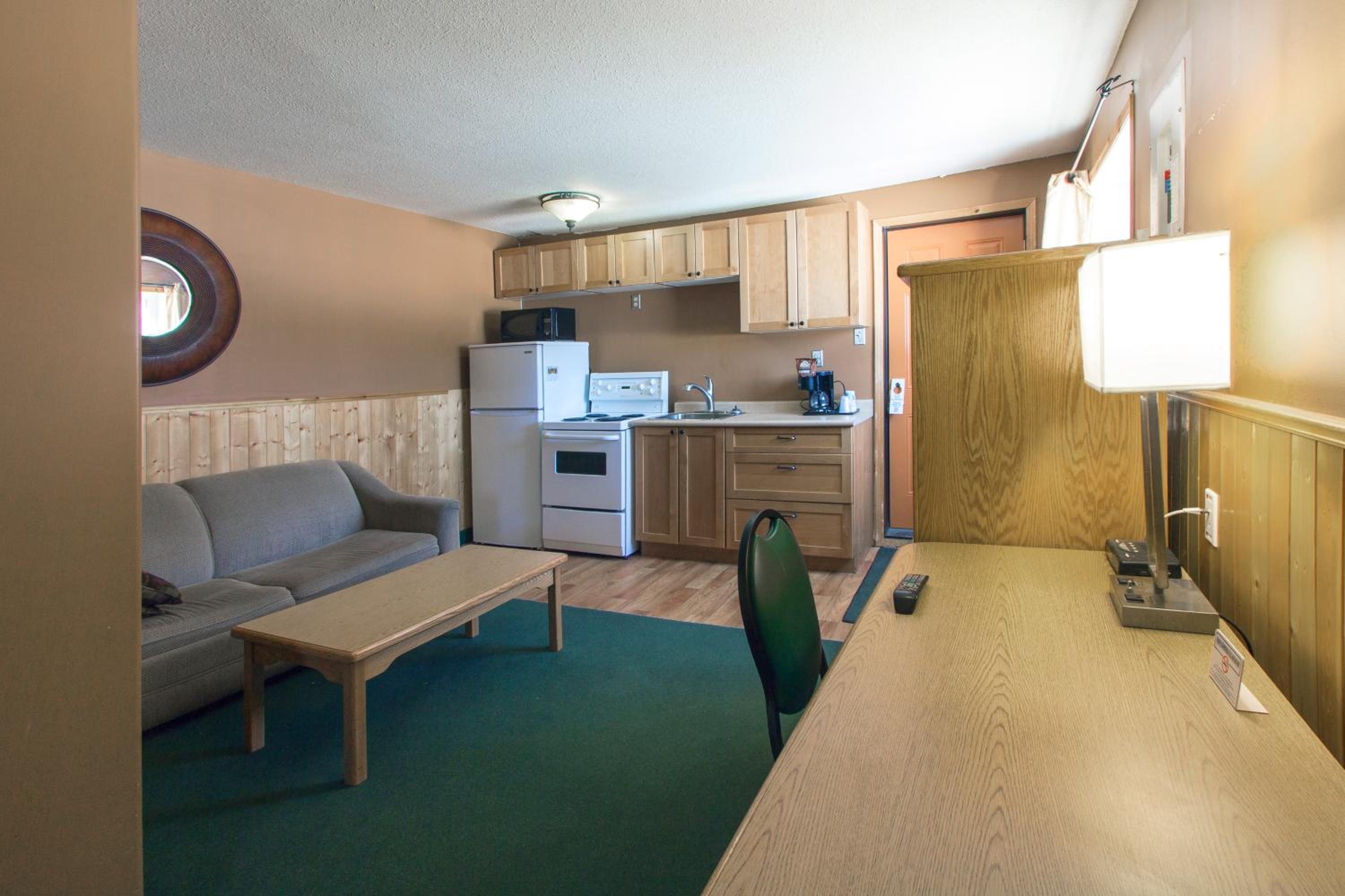 Queen Room with Sofa Bed and Kitchenette photo 3