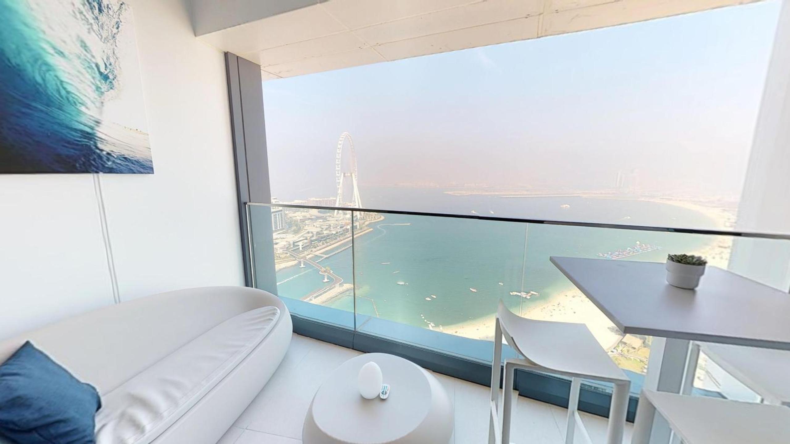 Two-Bedroom Apartment with Balcony and Sea View photo 2