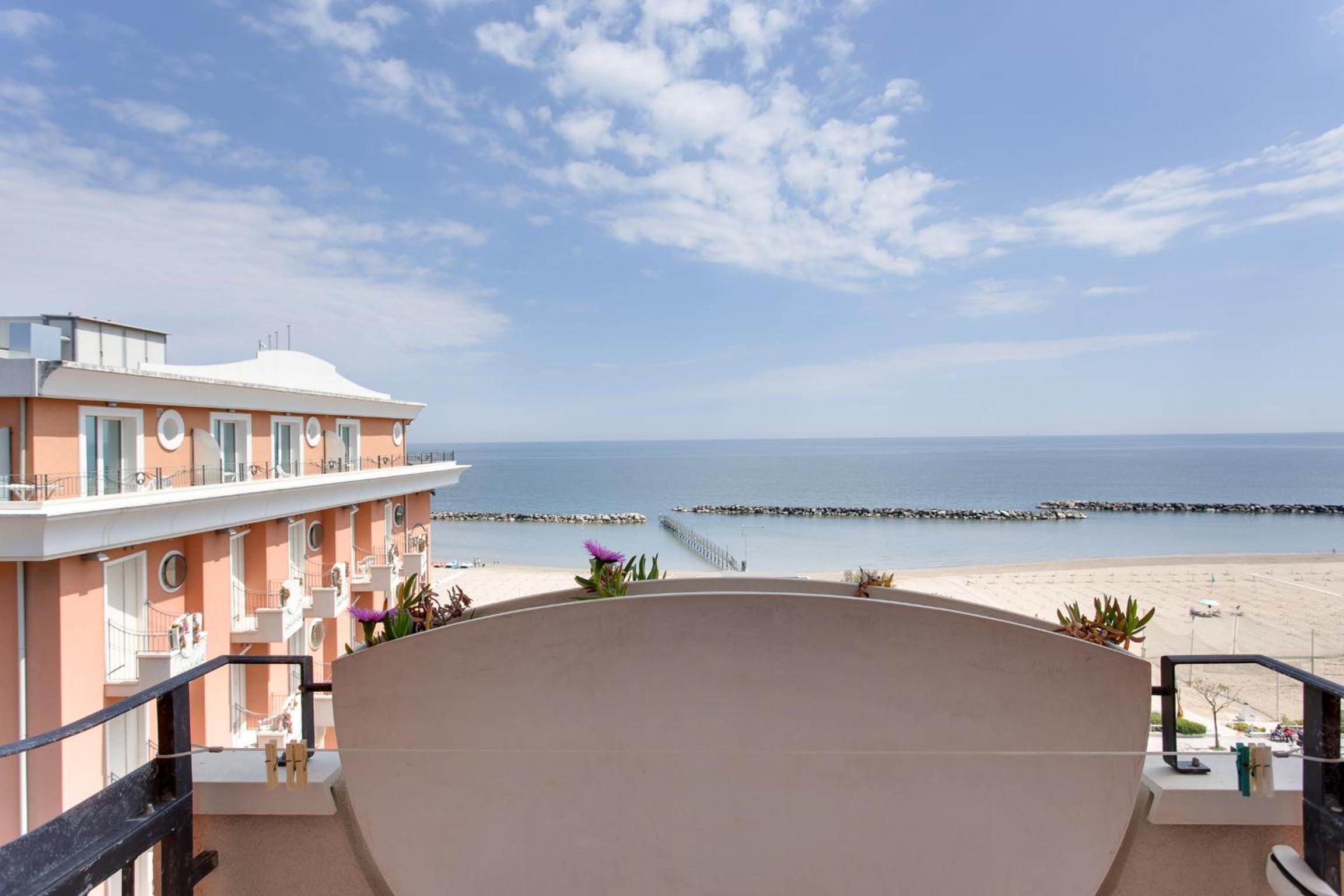 Standard Triple Room with Sea View