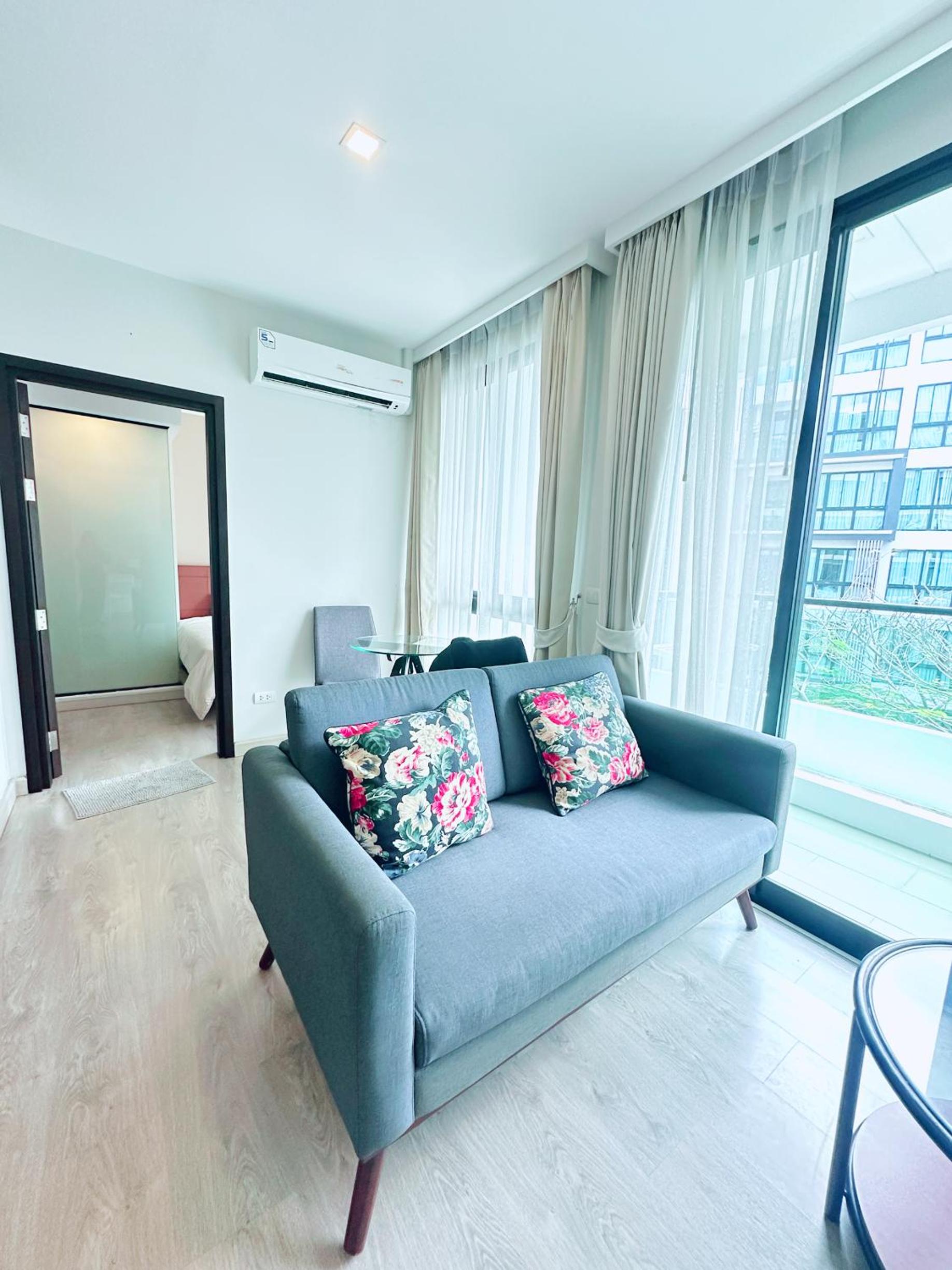 One-Bedroom Apartment photo 2