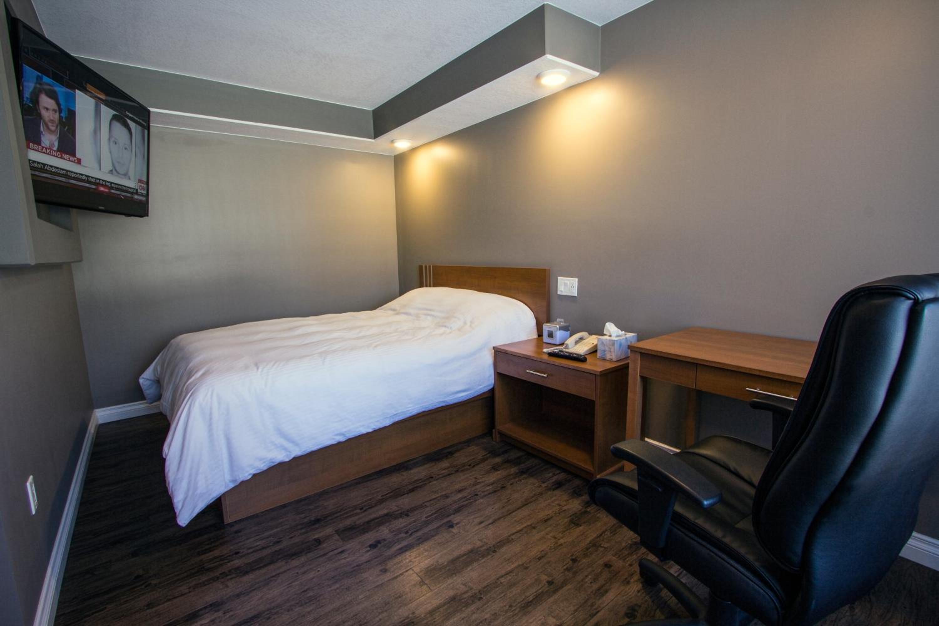 Queen Room photo 1