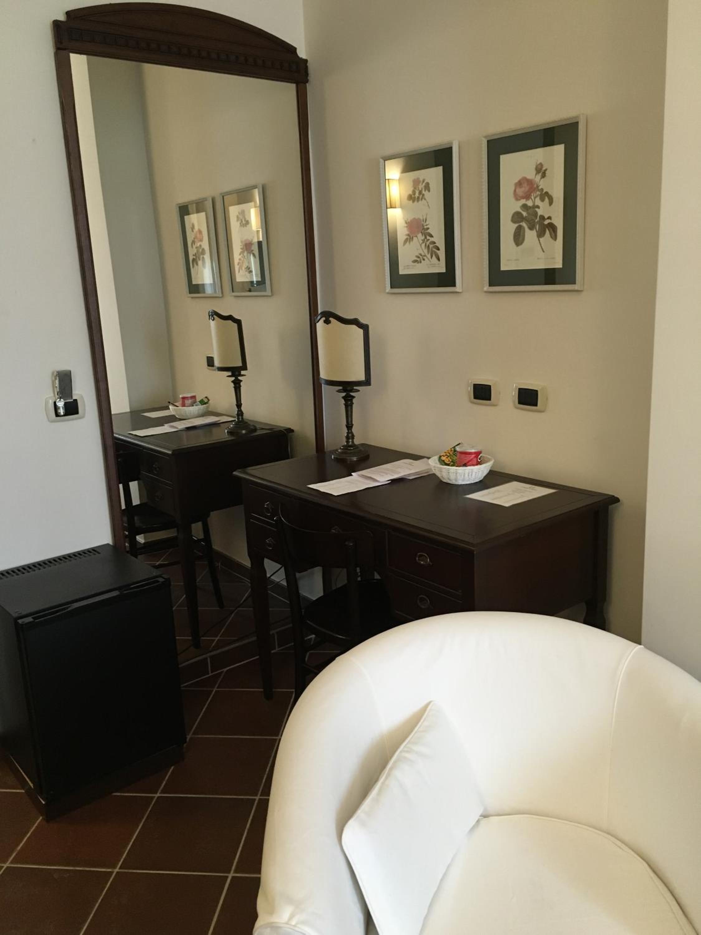 Deluxe Double Room - Photo 8