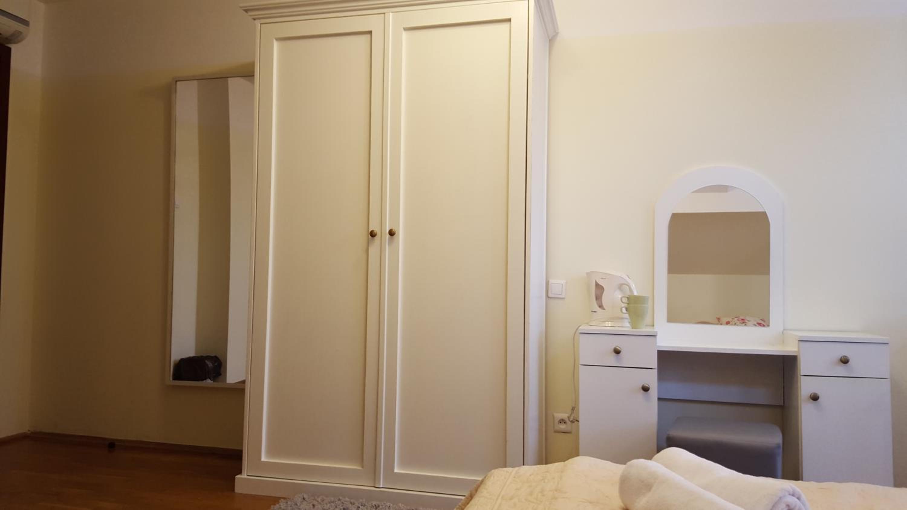 Deluxe One-Bedroom Apartment photo 3