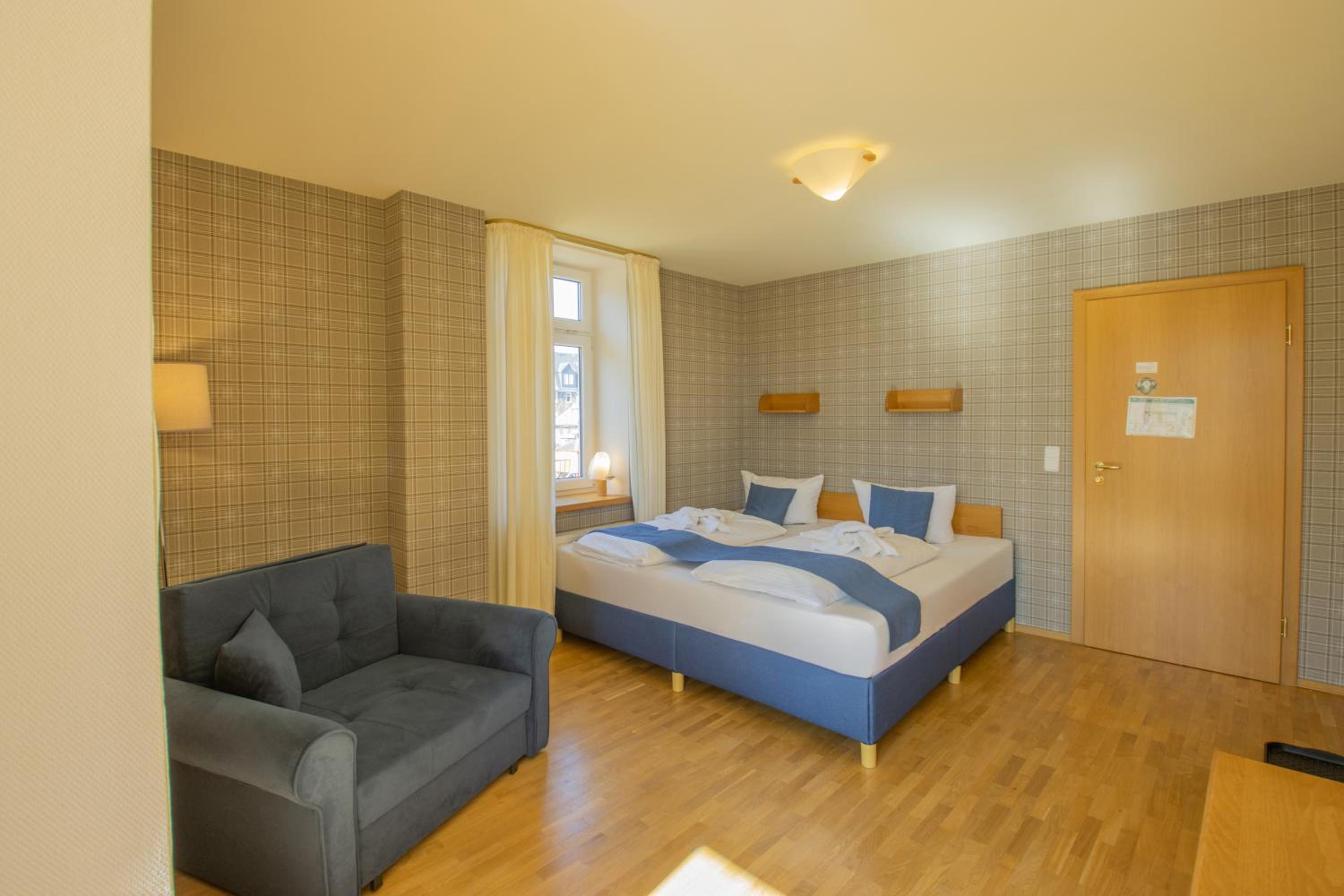Deluxe Double Room (2 Adults + 1 Child)