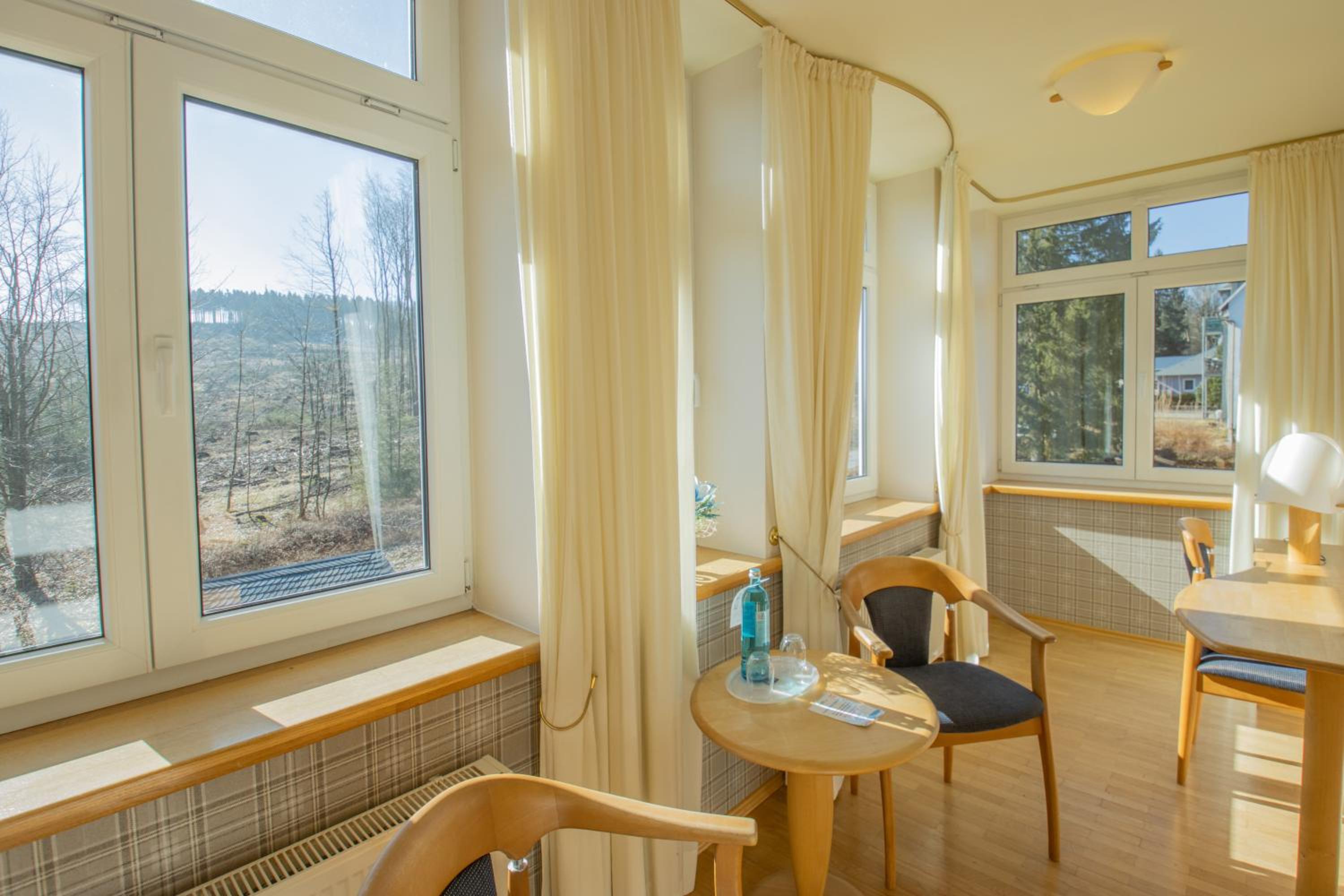 Deluxe Double Room (2 Adults + 1 Child)