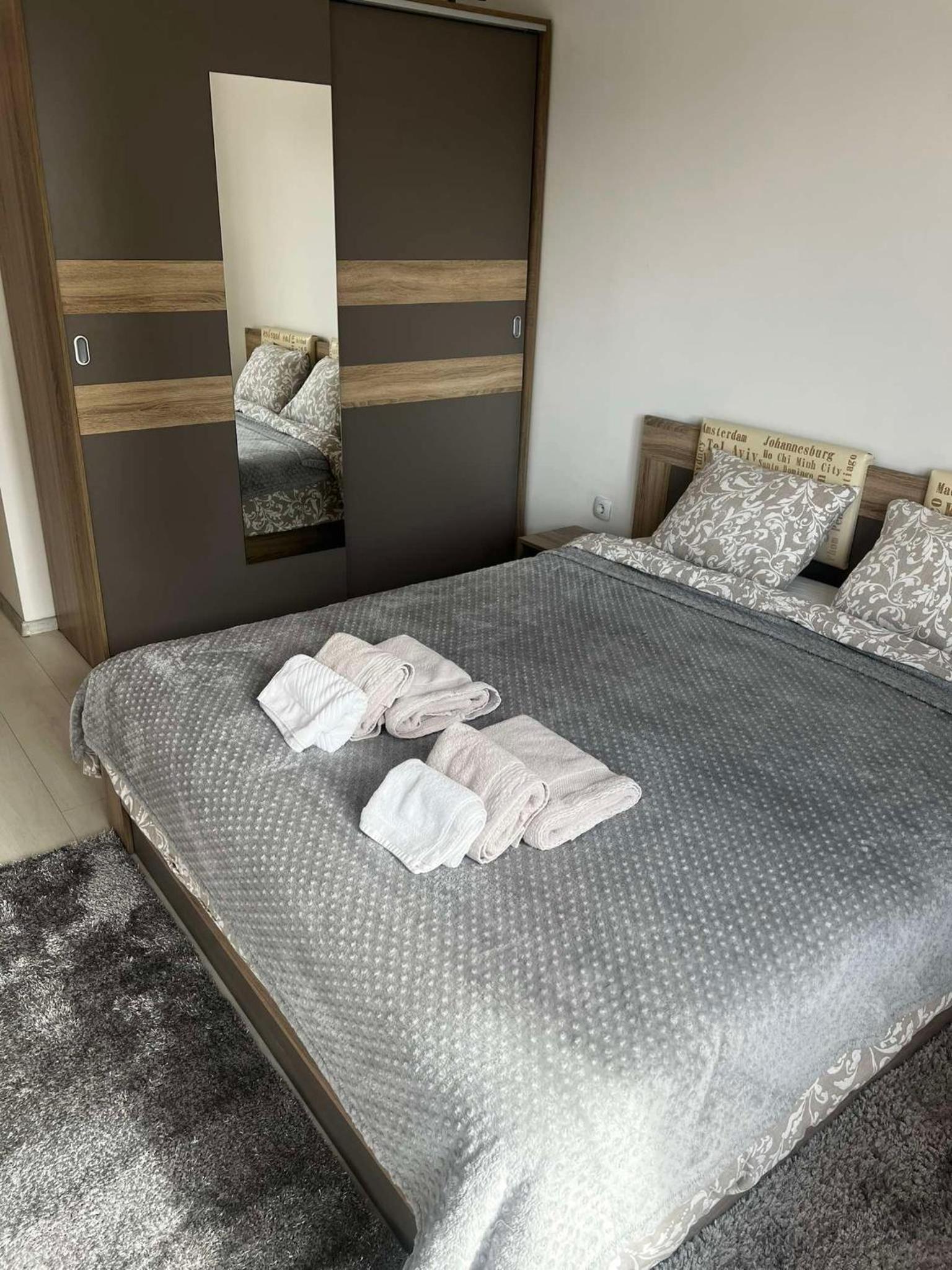 One-Bedroom Apartment with Balcony and City View photo 1