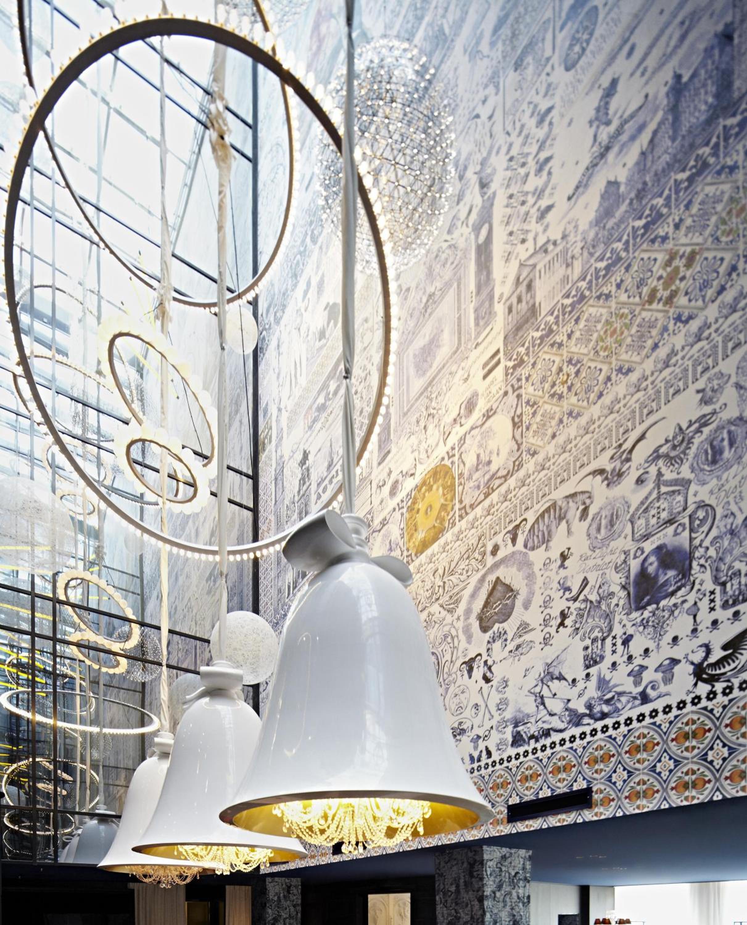 Queen Room with Atrium View