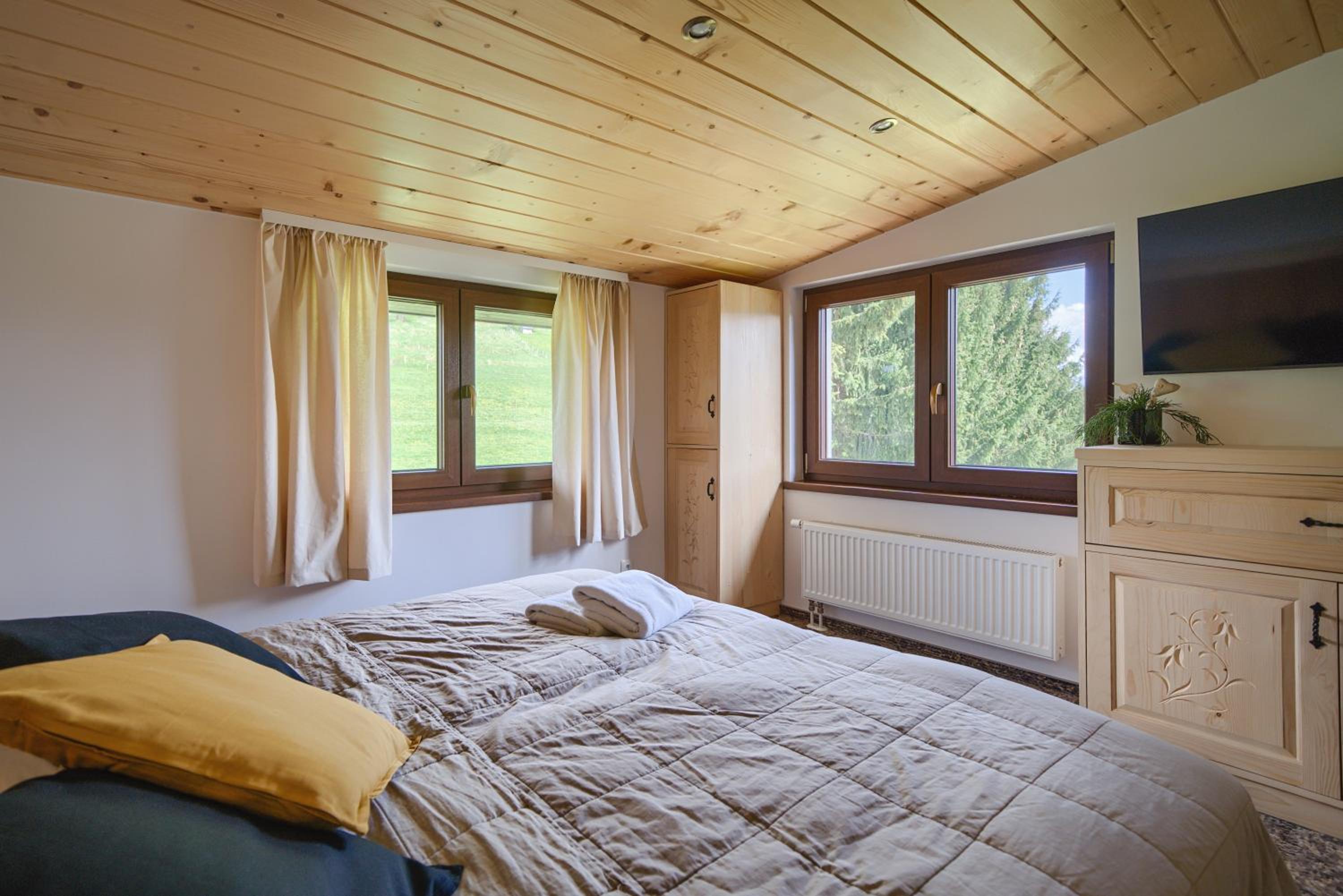 Family Two-Bedroom Apartment with View photo 2