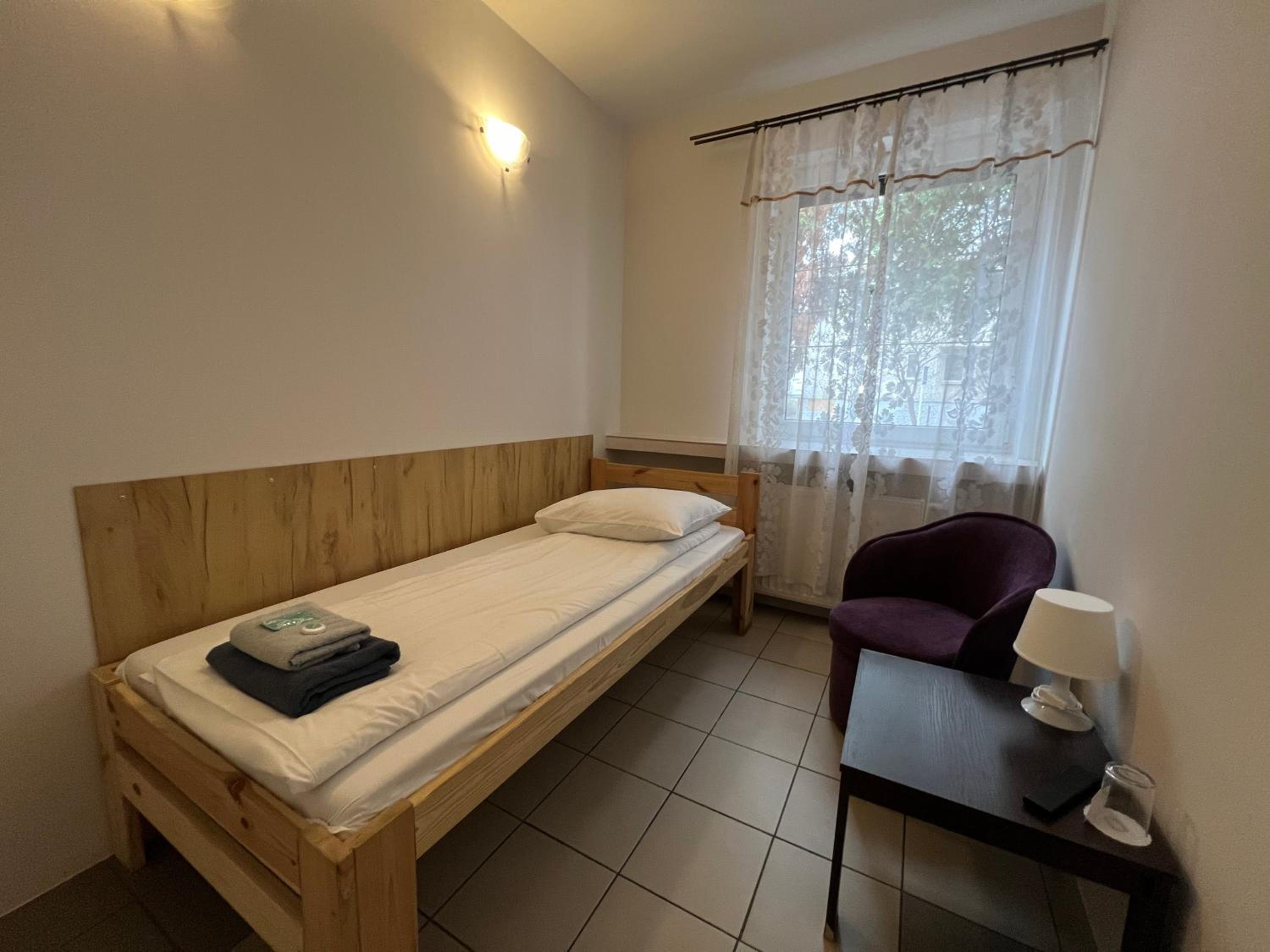 Single Room with Shared Shower and Toilet photo 2