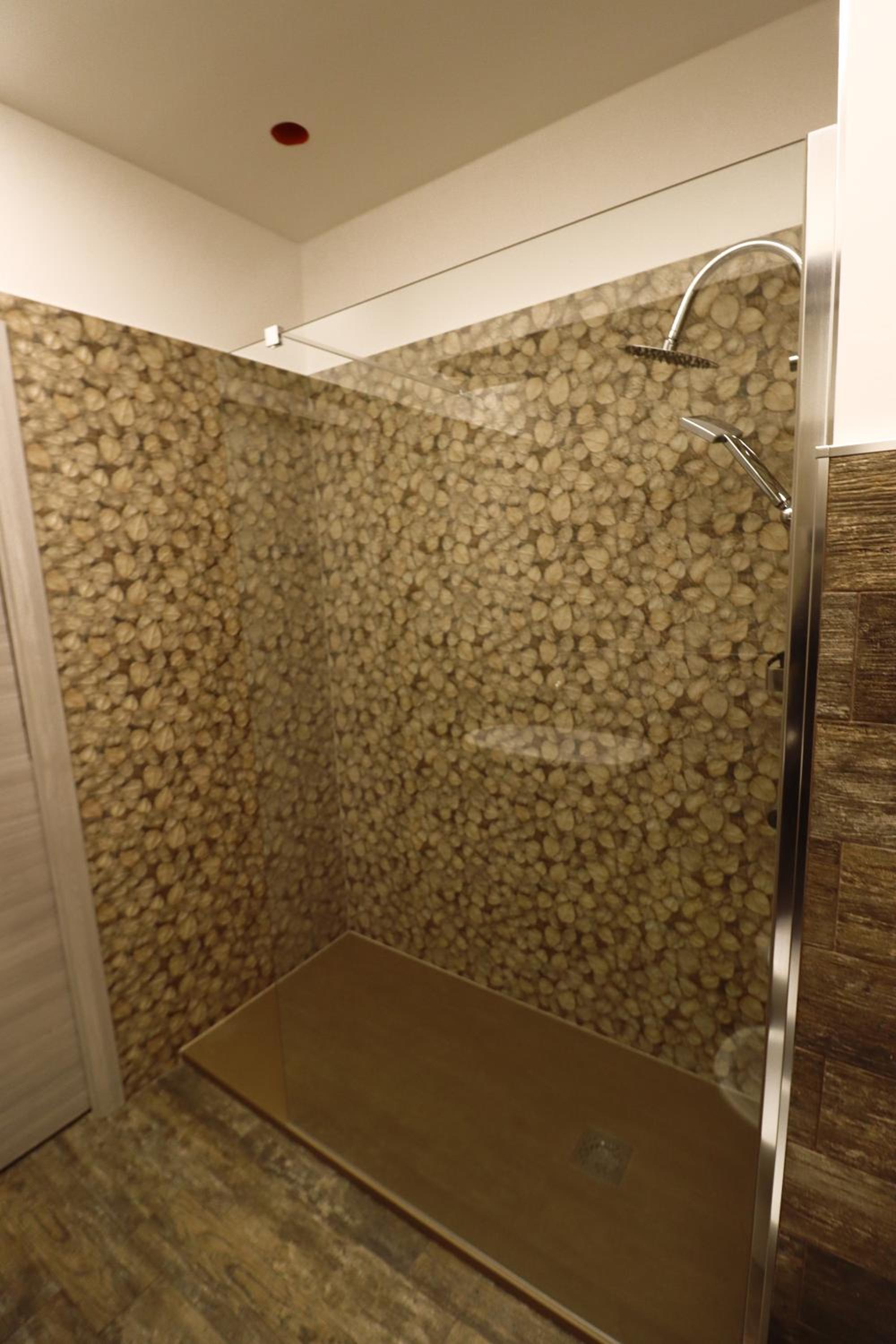 Double Room with Private Bathroom - Photo 36
