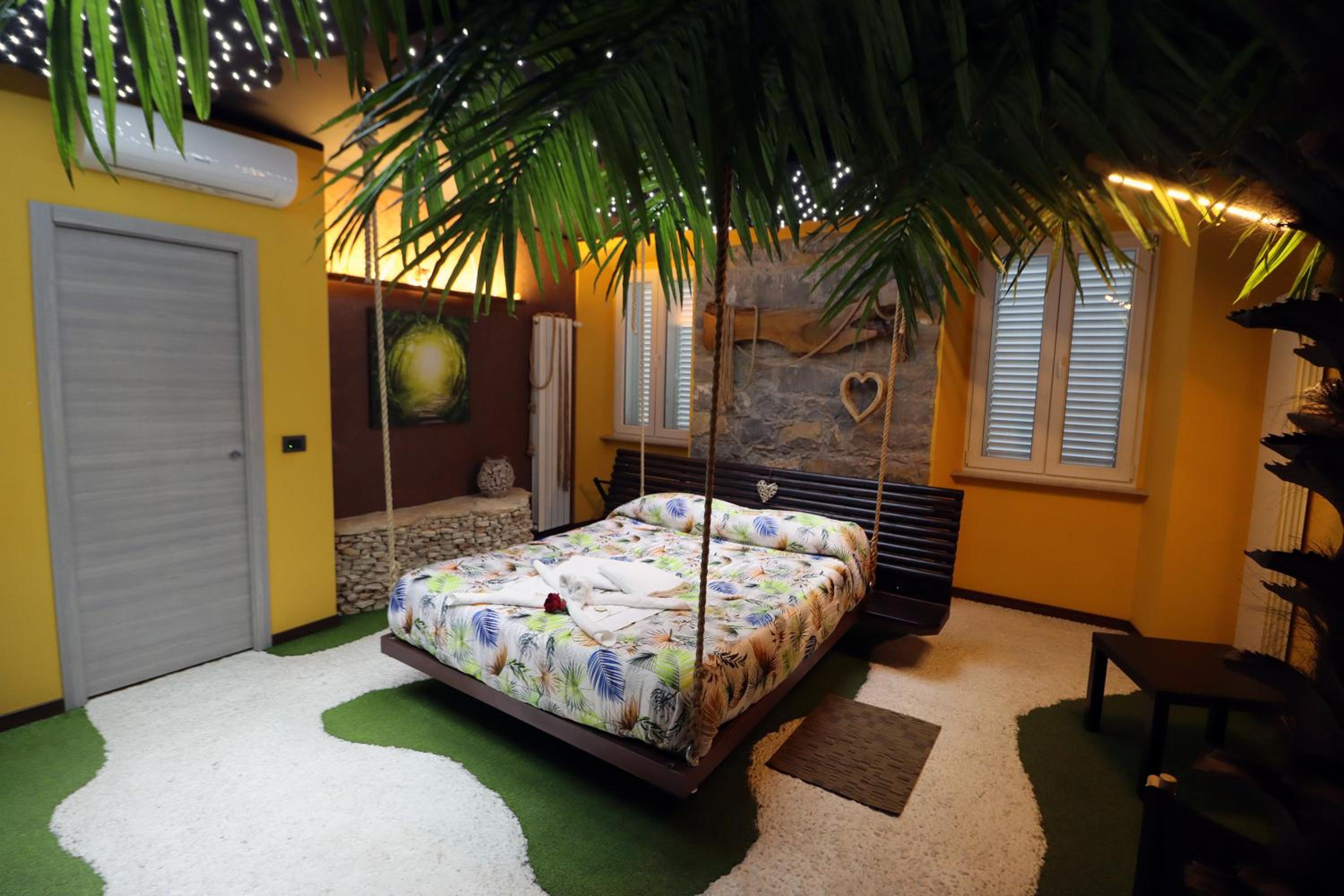 Double Room with Private Bathroom - Photo 35