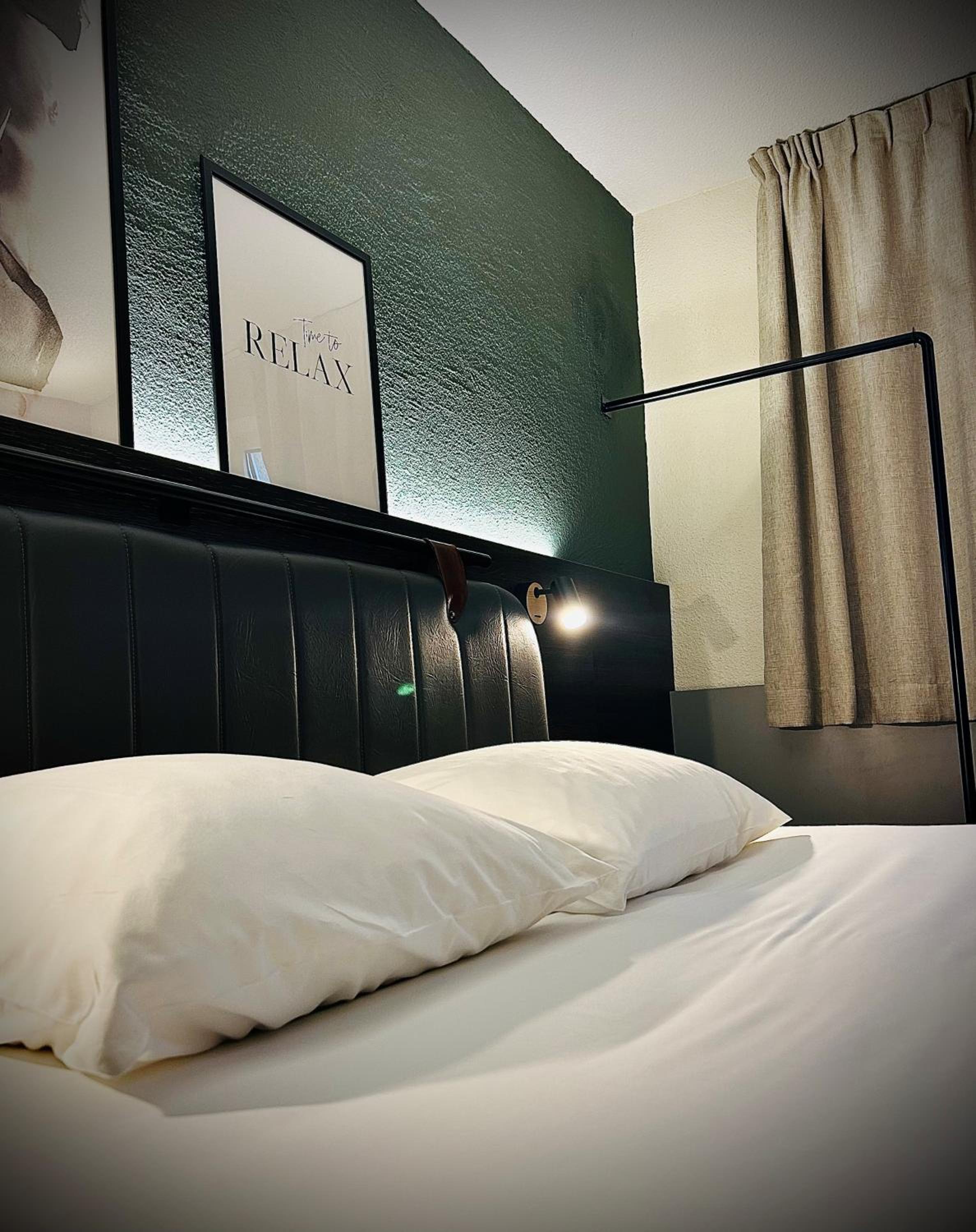 Standard Double Room with Queen Bed - Photo 5