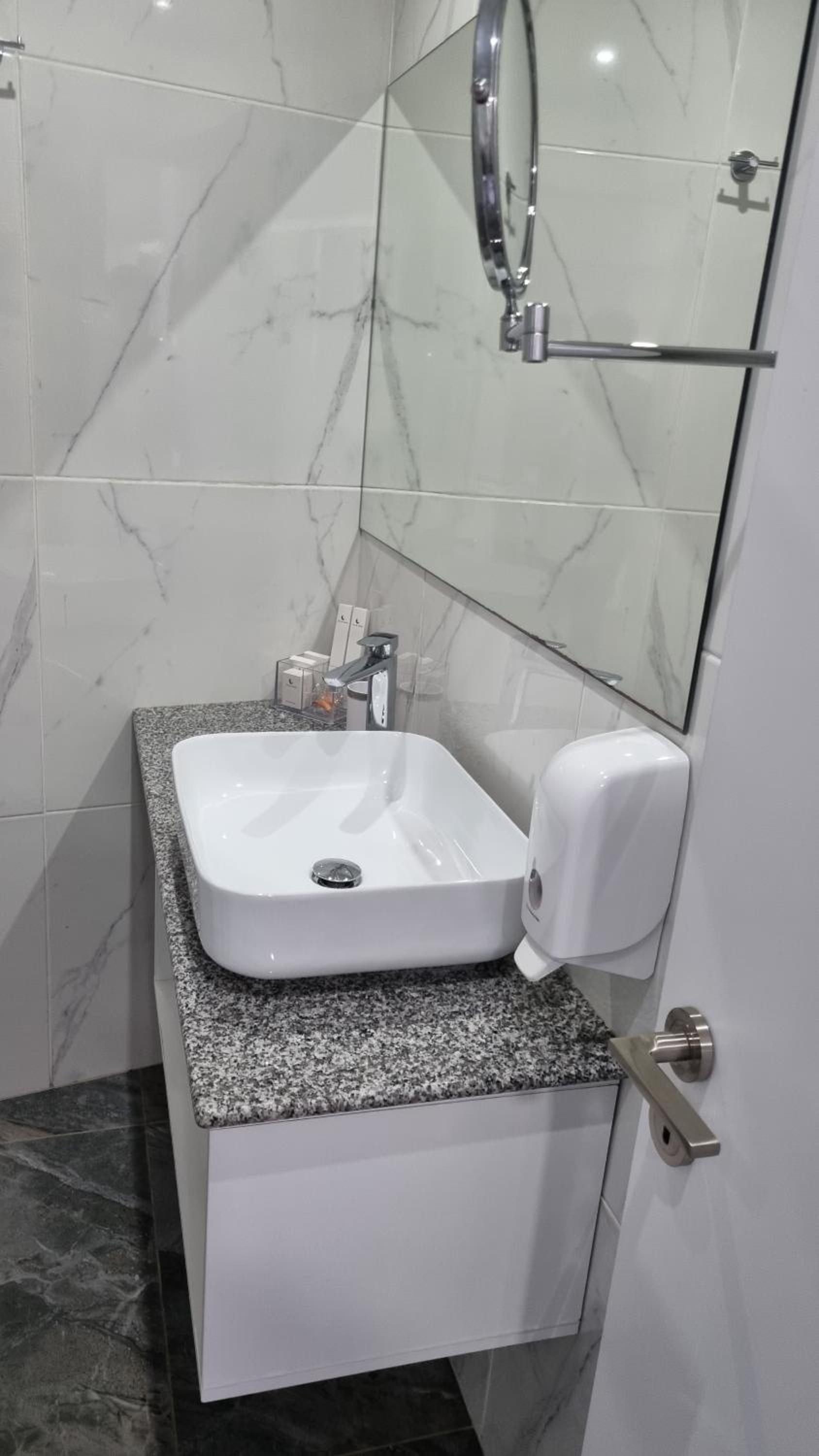 Superior Deluxe Double or Twin Room  photo 3