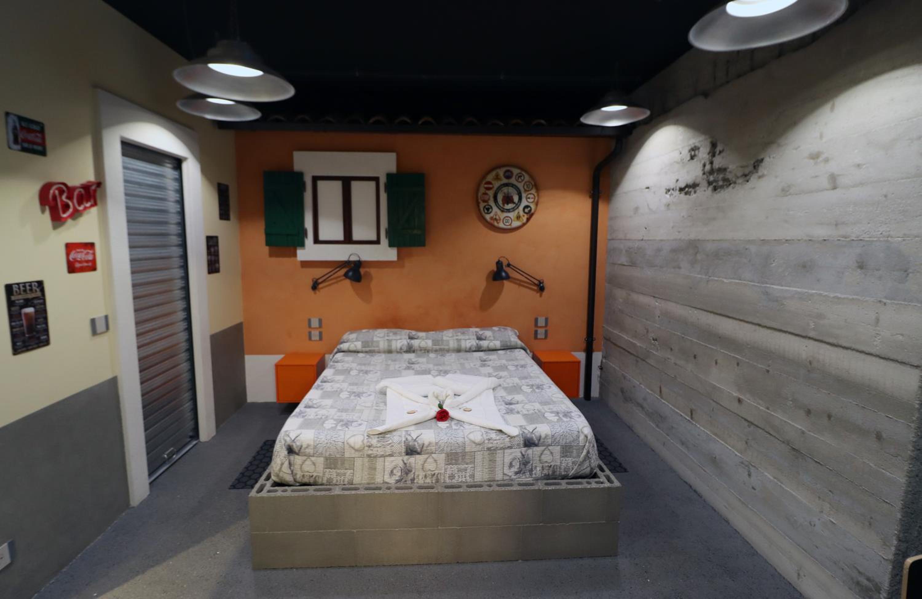 Double Room with Private Bathroom - Photo 40