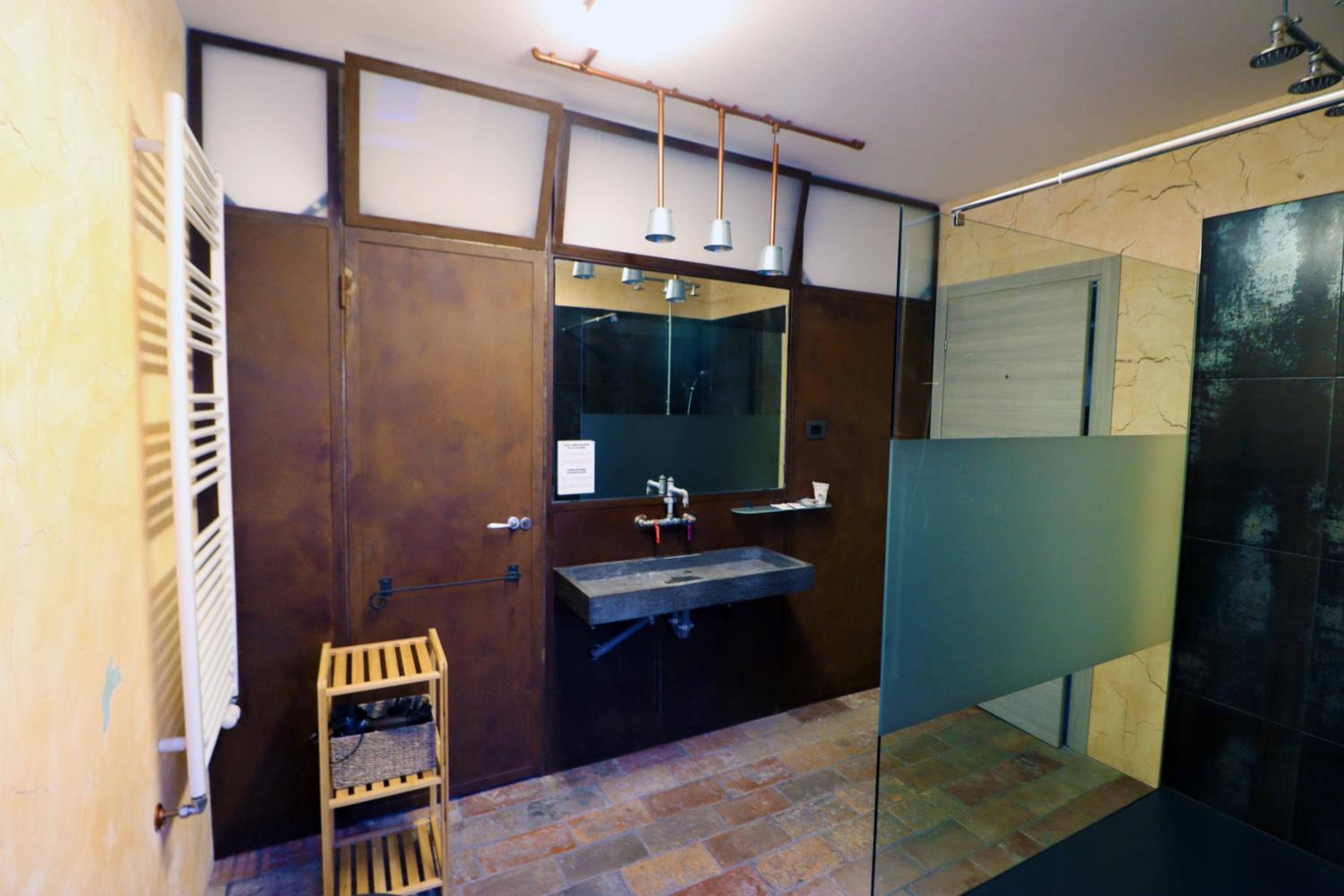 Double Room with Private Bathroom - Photo 41