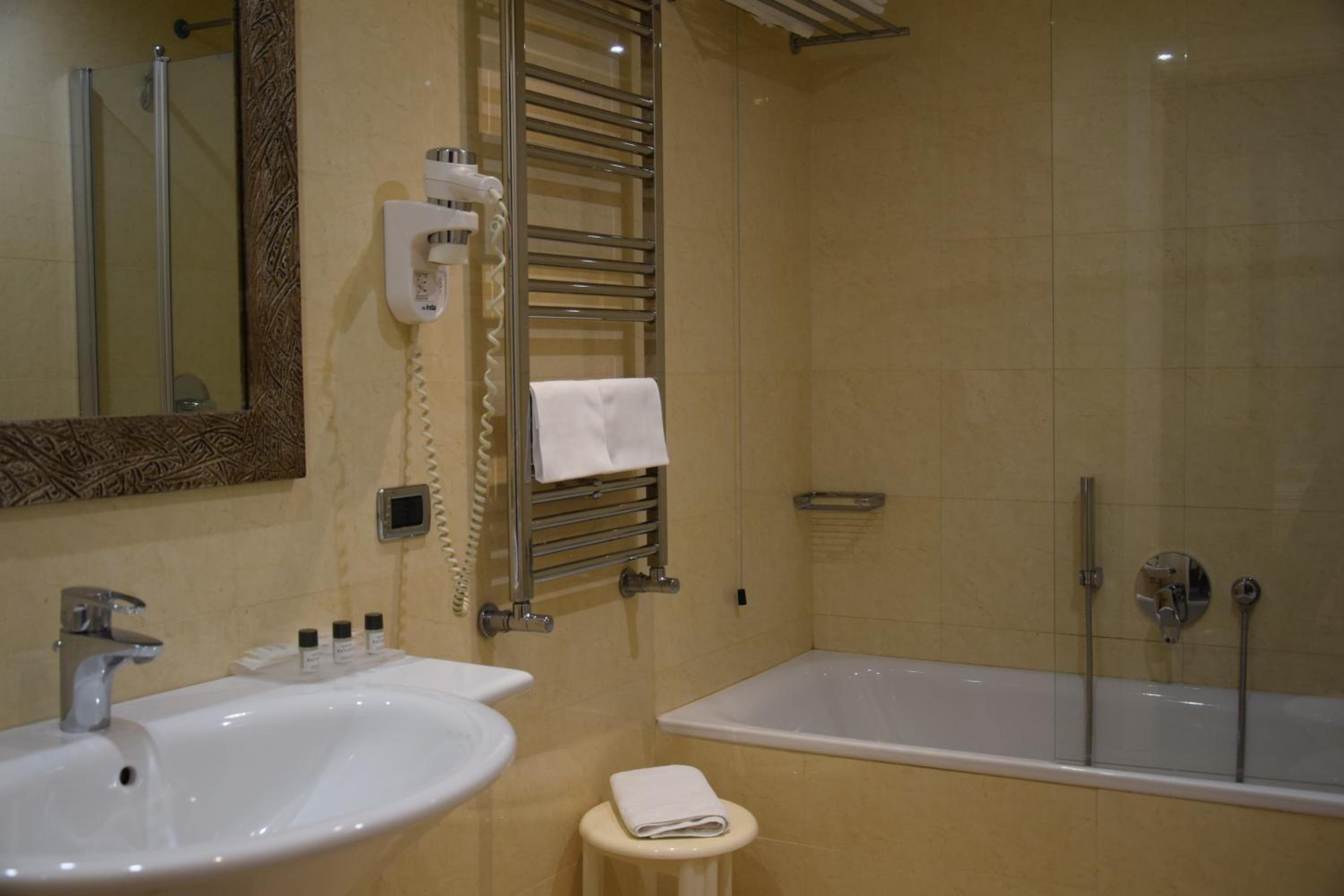 Superior Triple Room - Photo 3