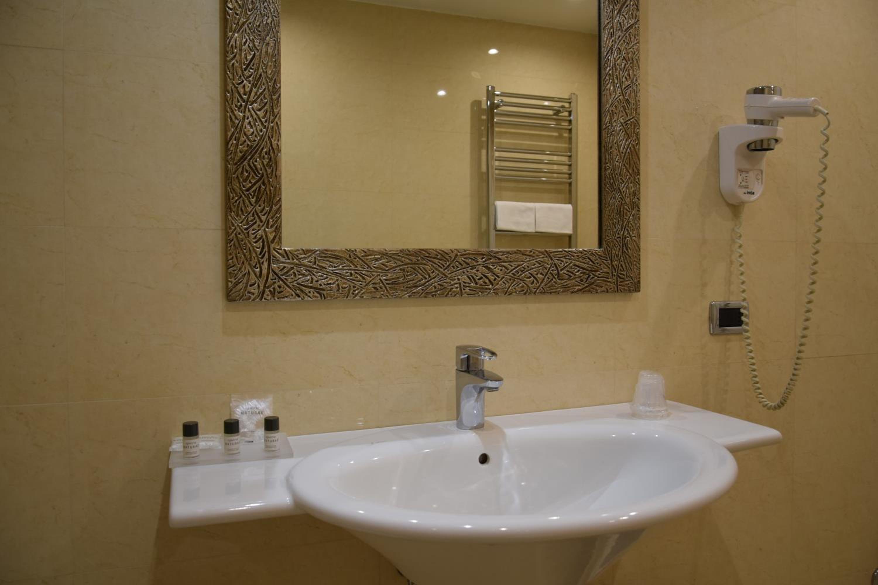 Superior Triple Room - Photo 11