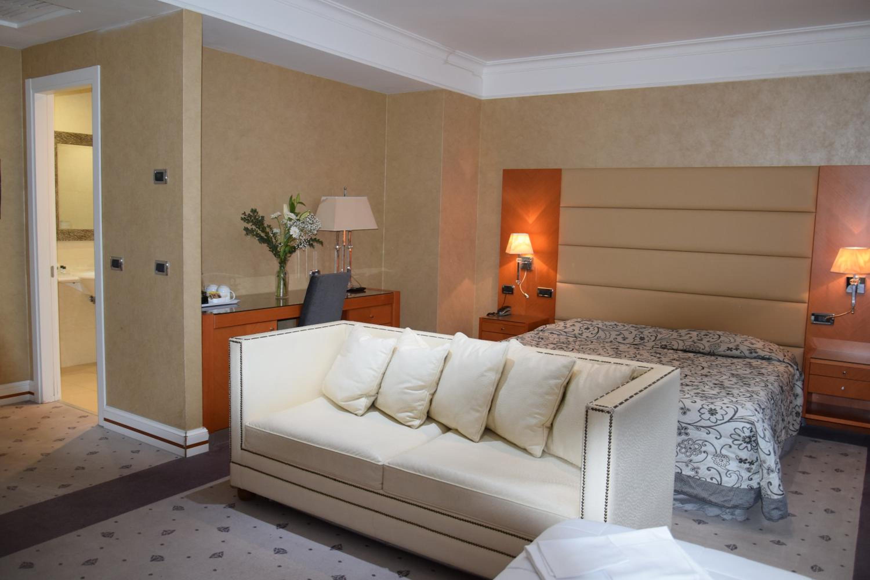 Superior Quadruple Room - Photo 3