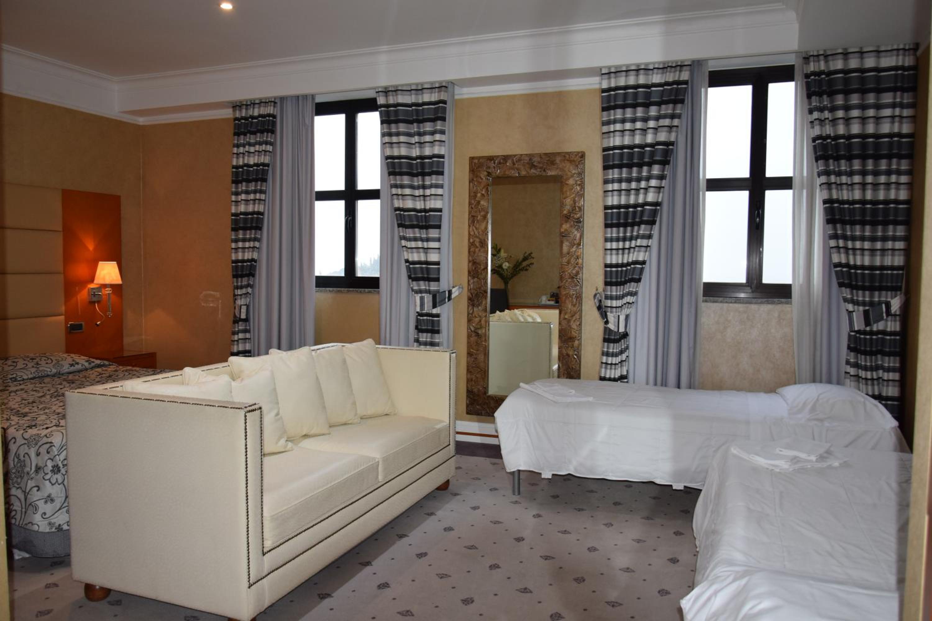 Superior Quadruple Room - Photo 9