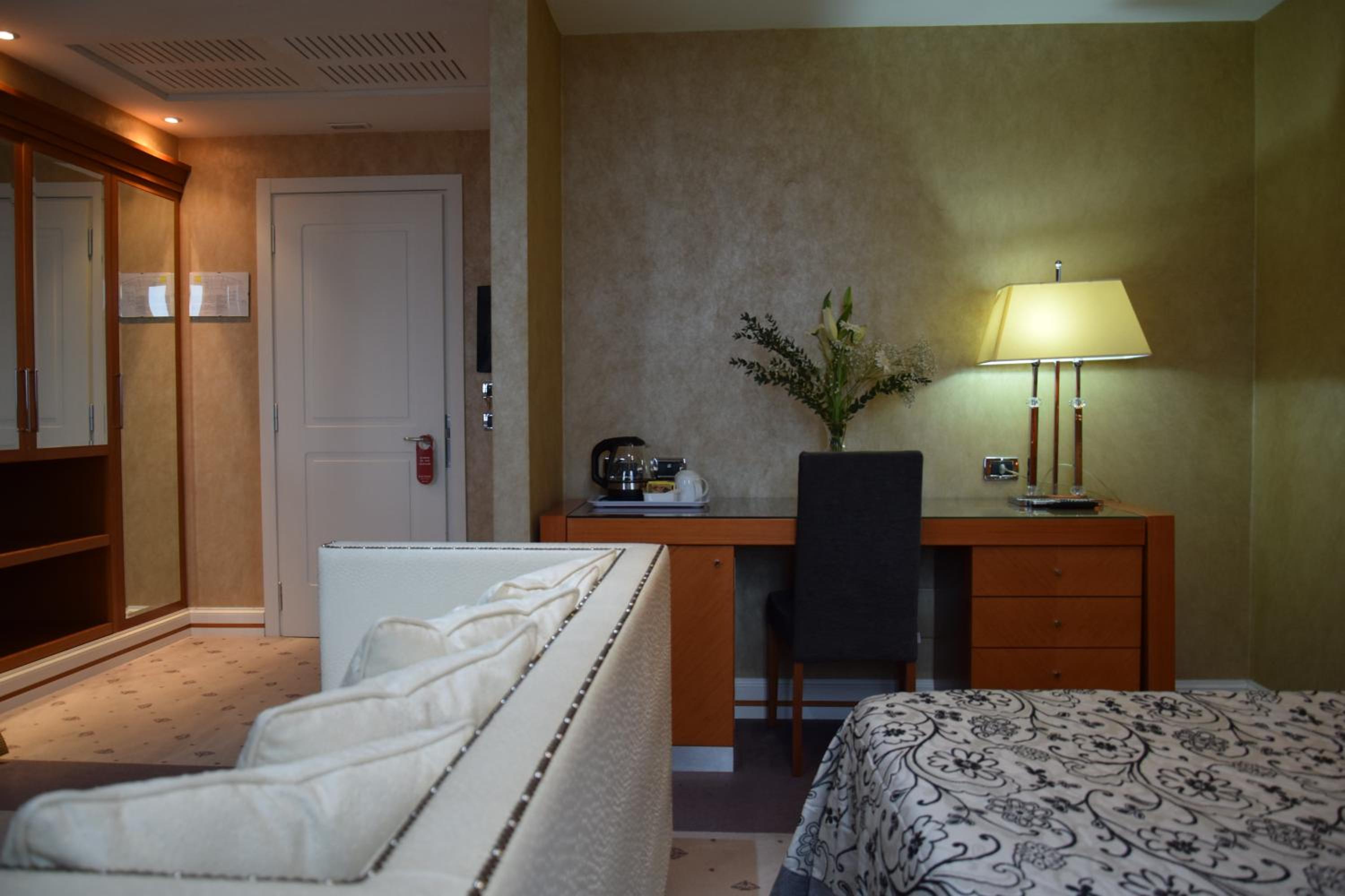 Superior Quadruple Room - Photo 10