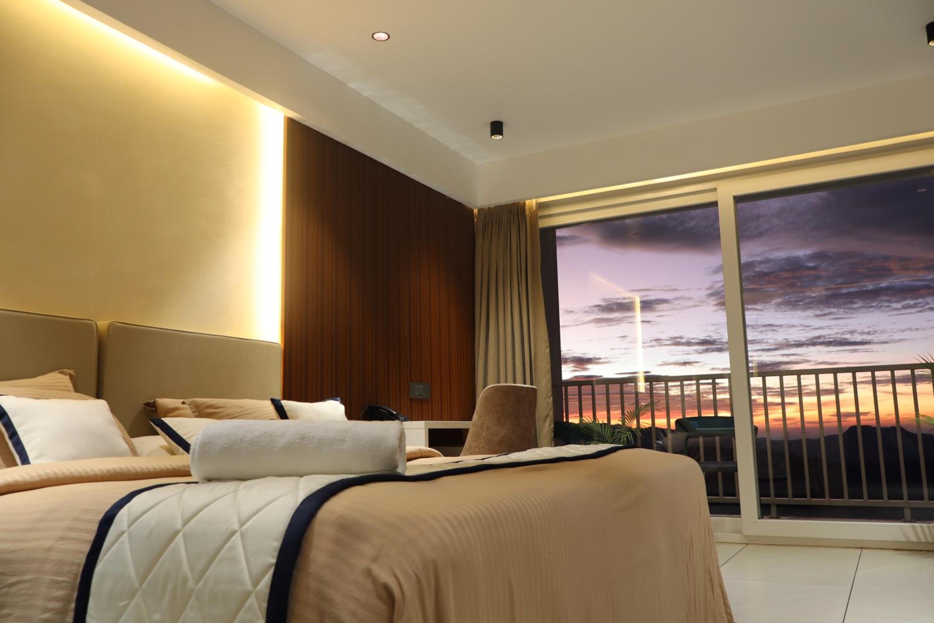 Junior Suite with Balcony photo 3