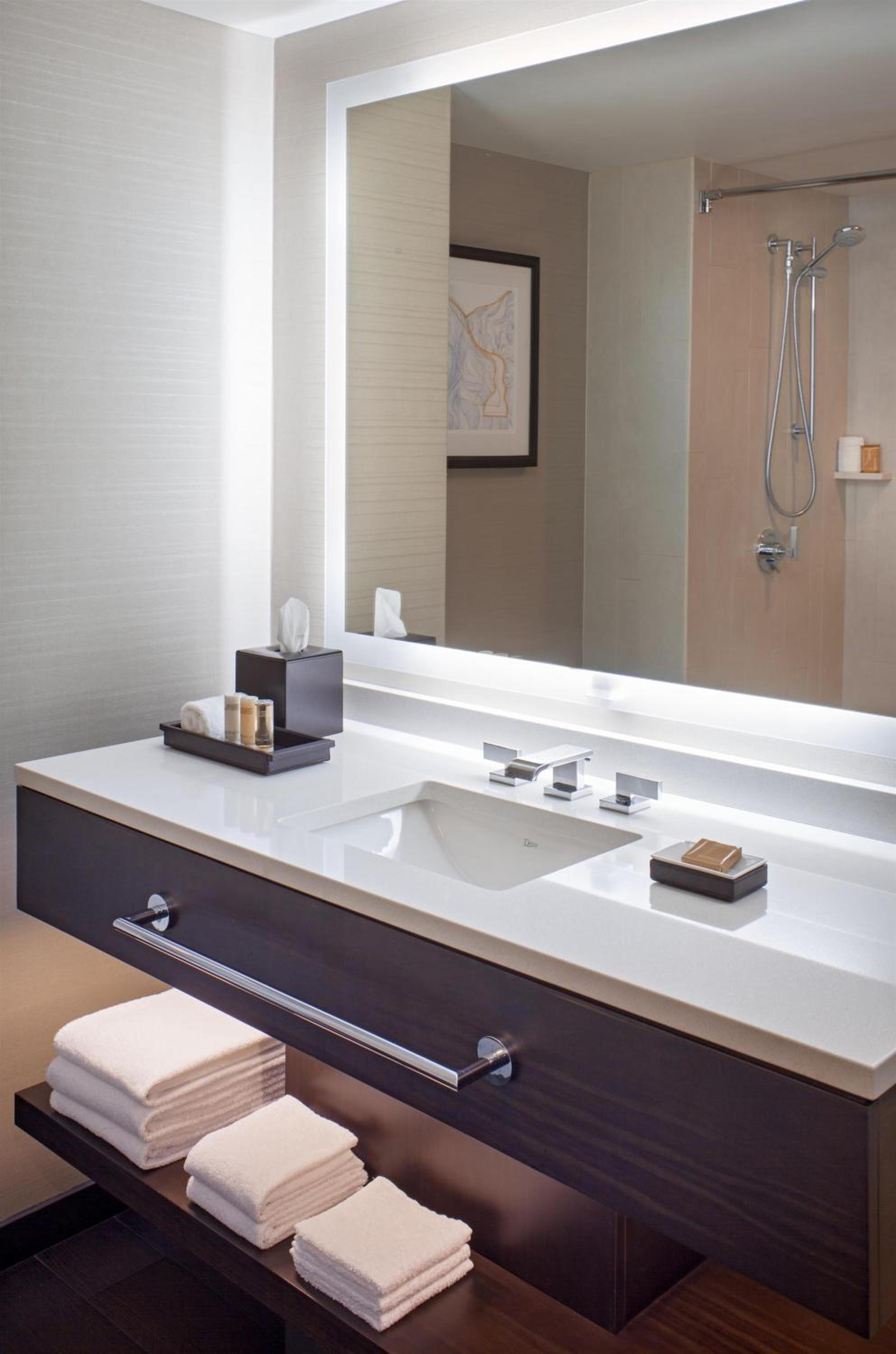 King Room with Accessible Shower - Disability Access