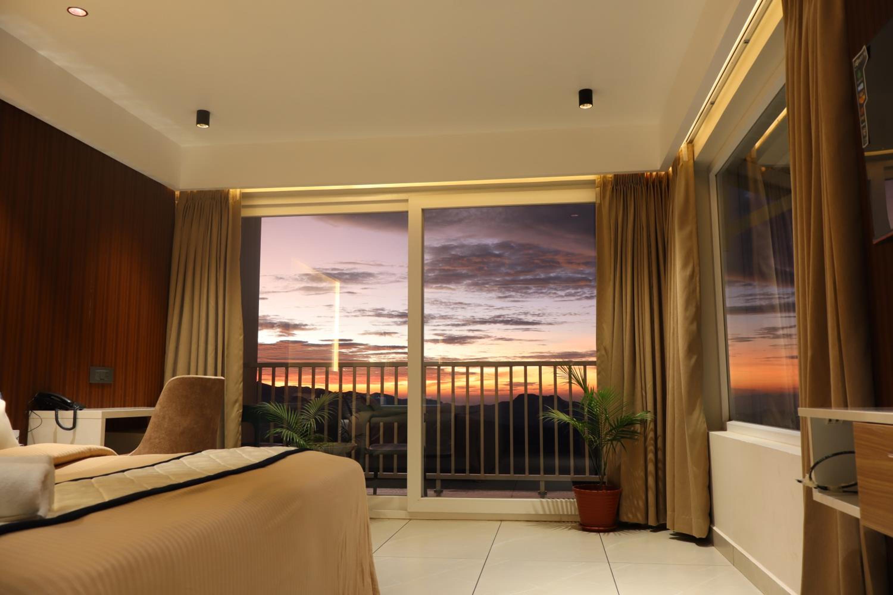 Junior Suite with Balcony photo 1