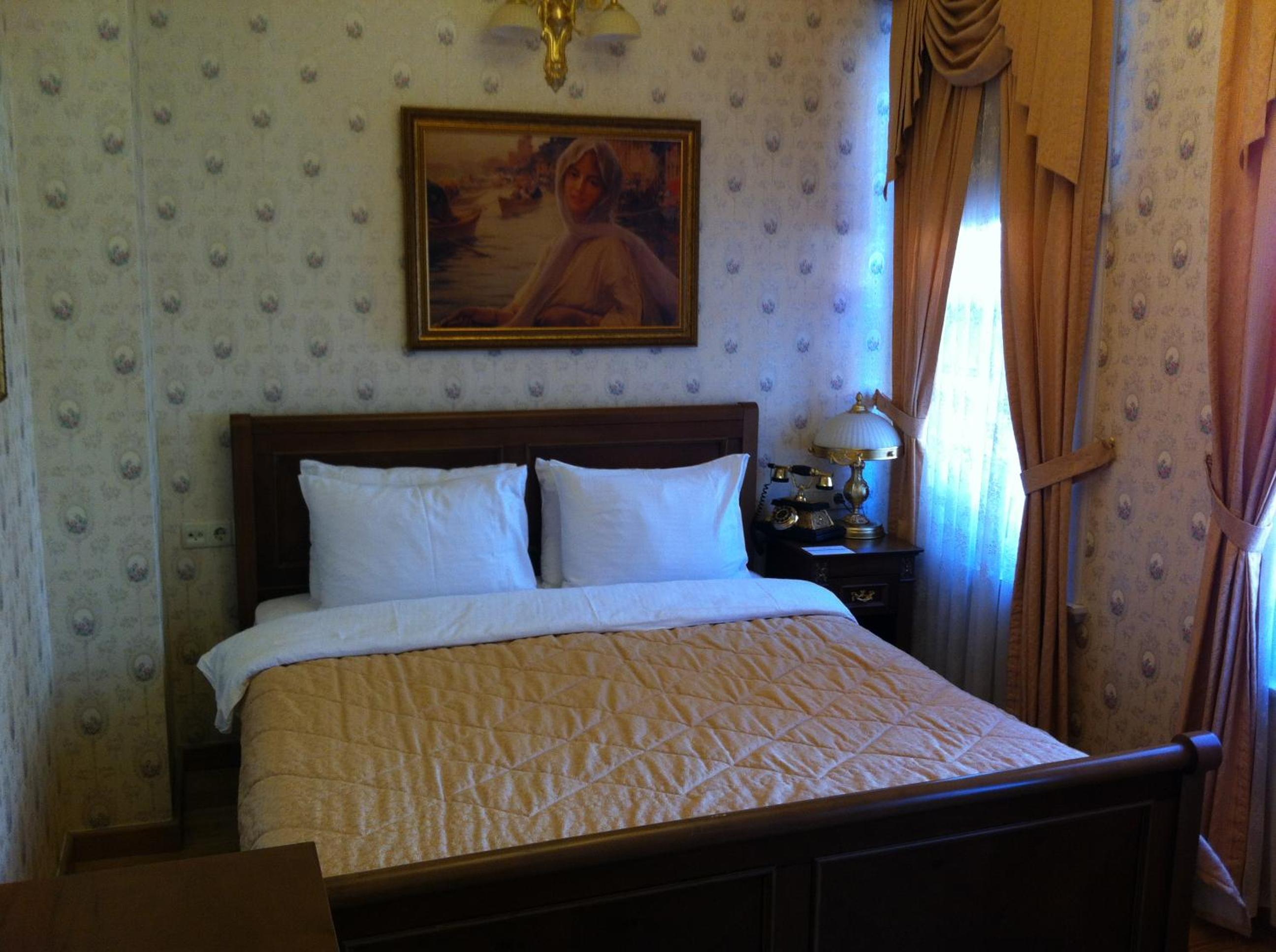 Three Bedroom Family Room with Three Bathrooms photo 1