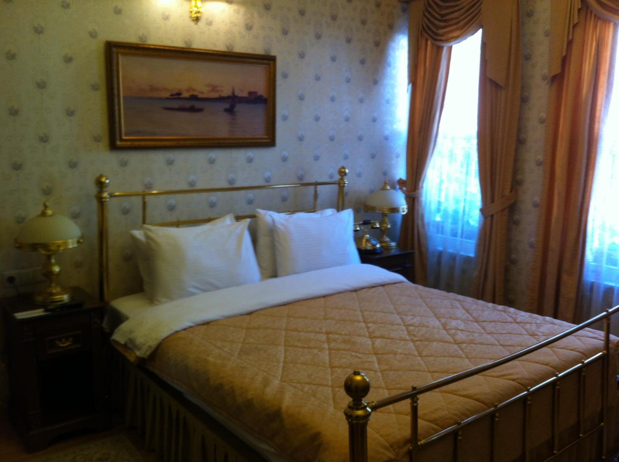 Three Bedroom Family Room with Three Bathrooms photo 3