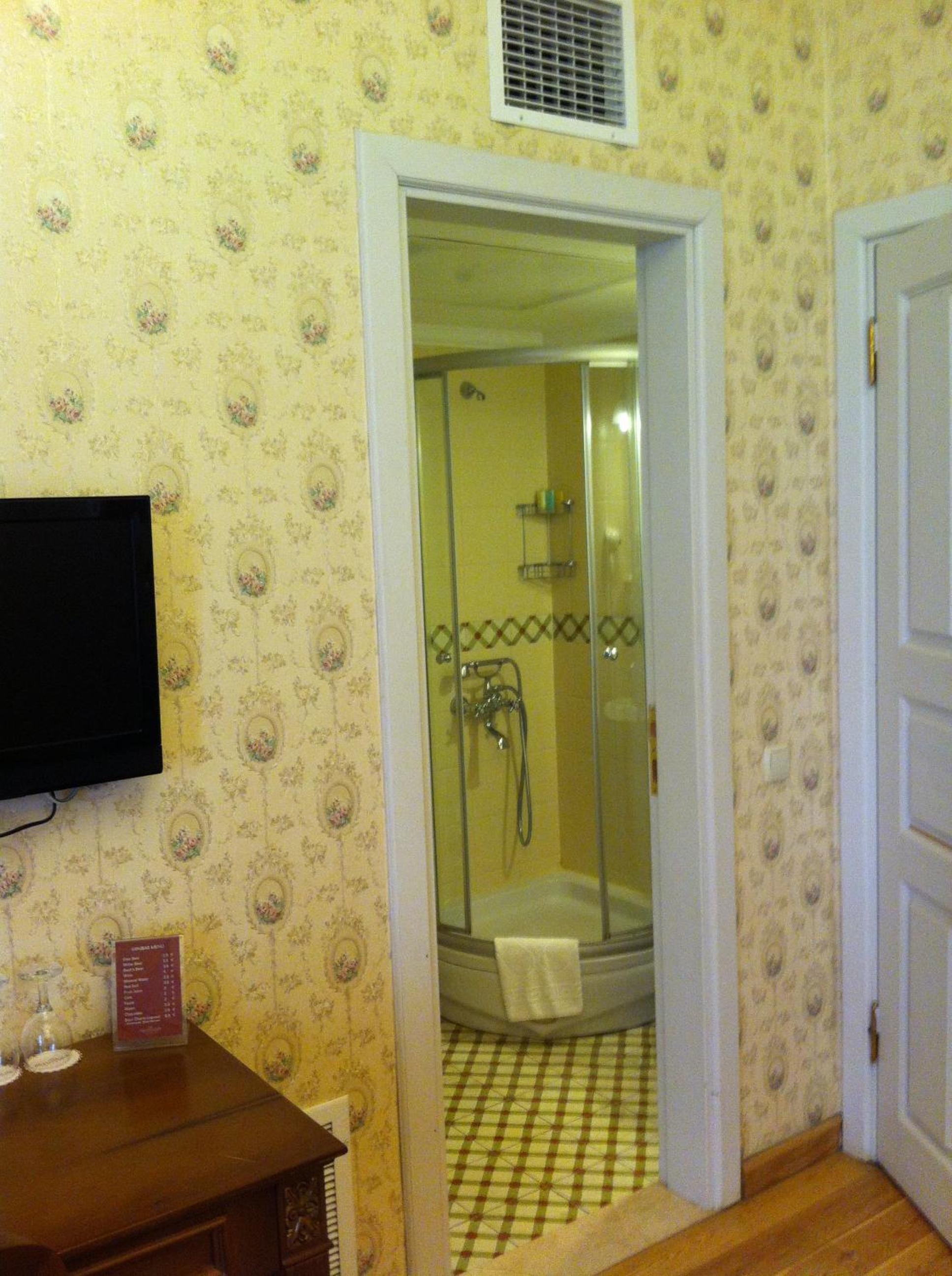 Two Bedroom Family Room with Two Bathrooms photo 2