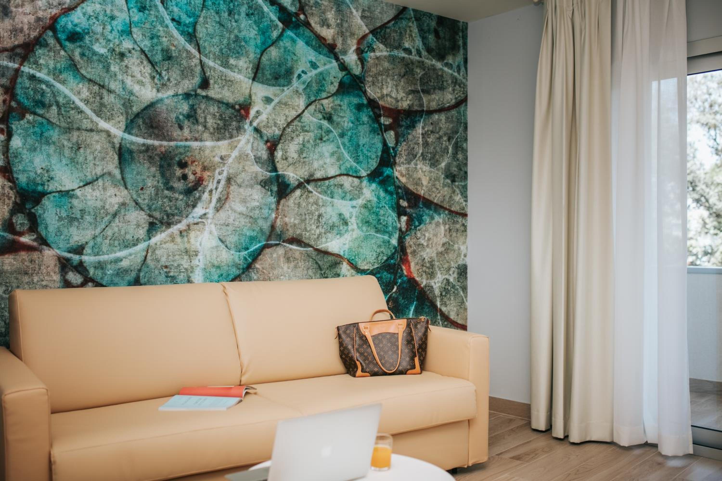 Apartment with Terrace - Photo 4