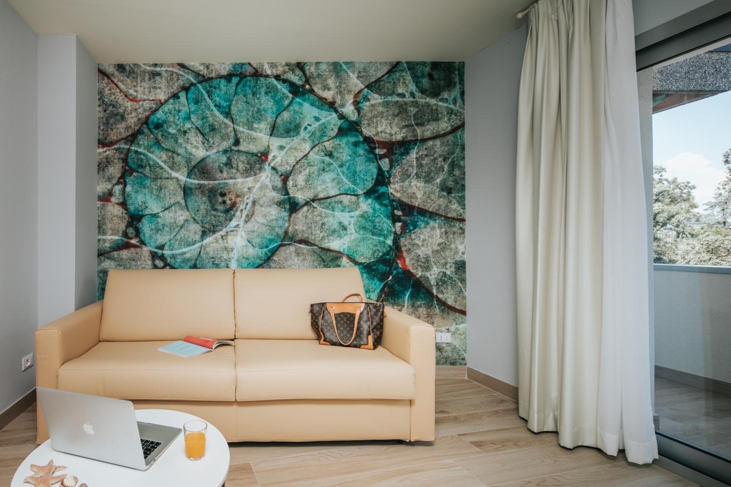 Apartment with Terrace - Photo 8