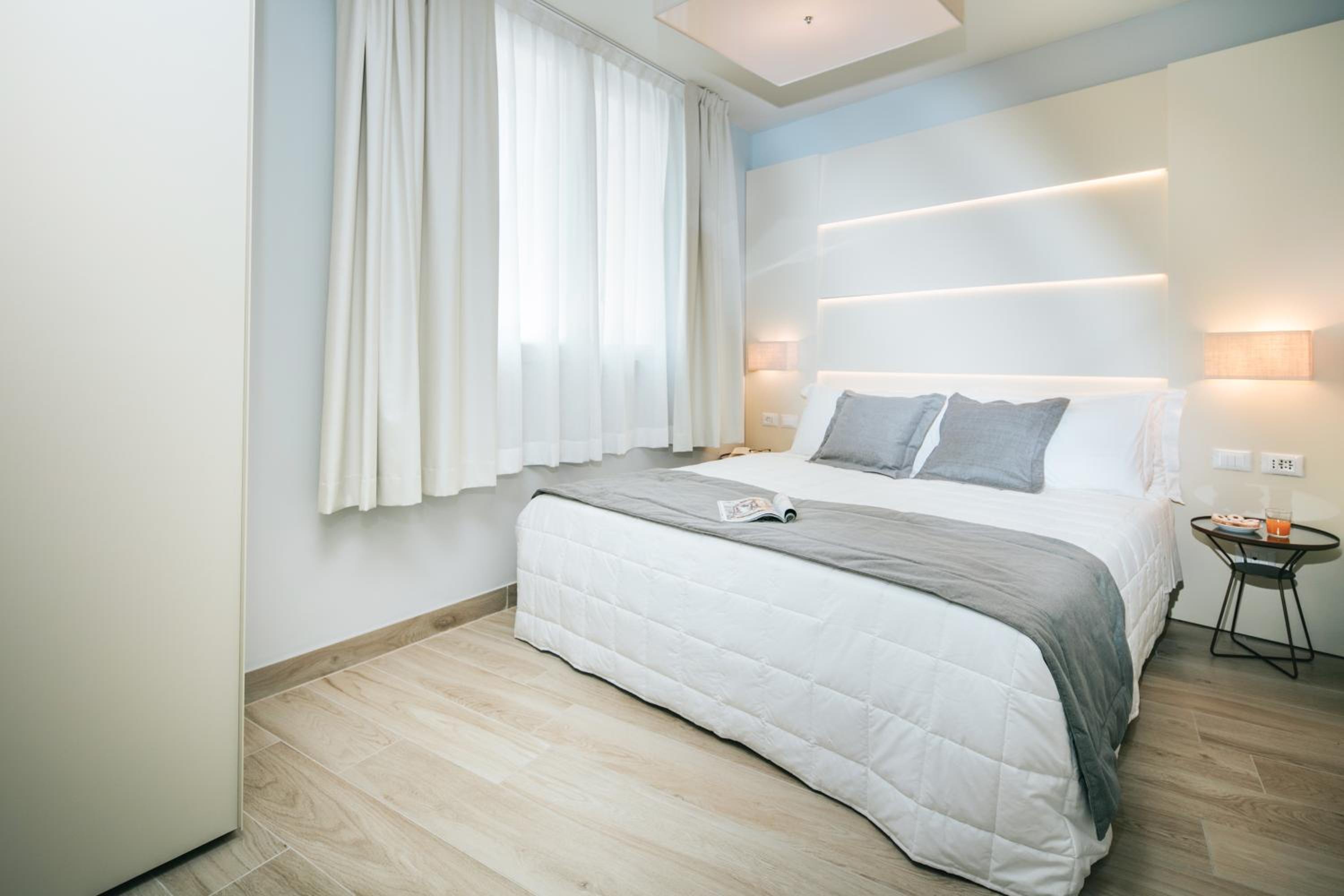 Apartment with Terrace - Photo 10