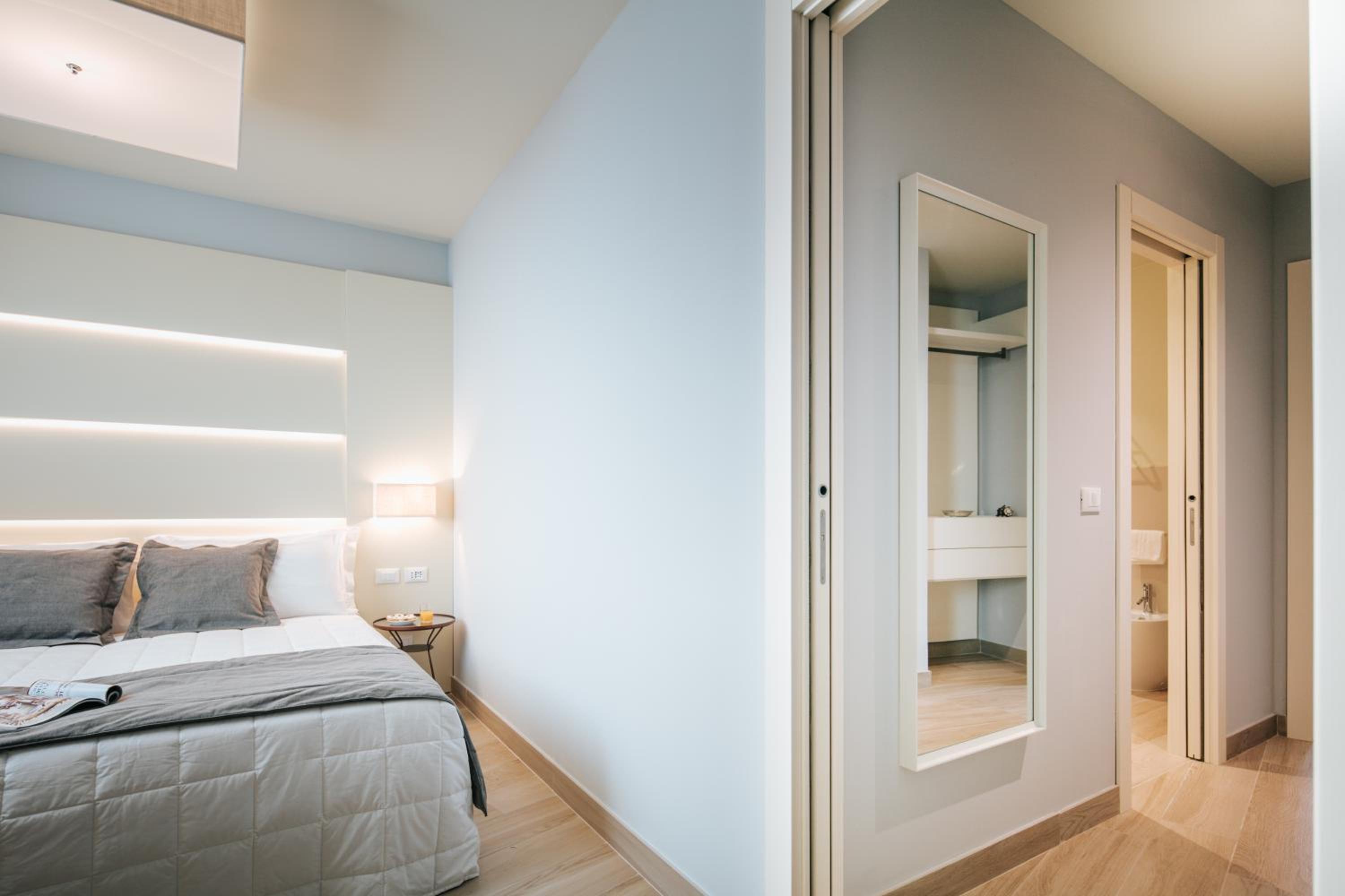 Apartment with Terrace - Photo 9
