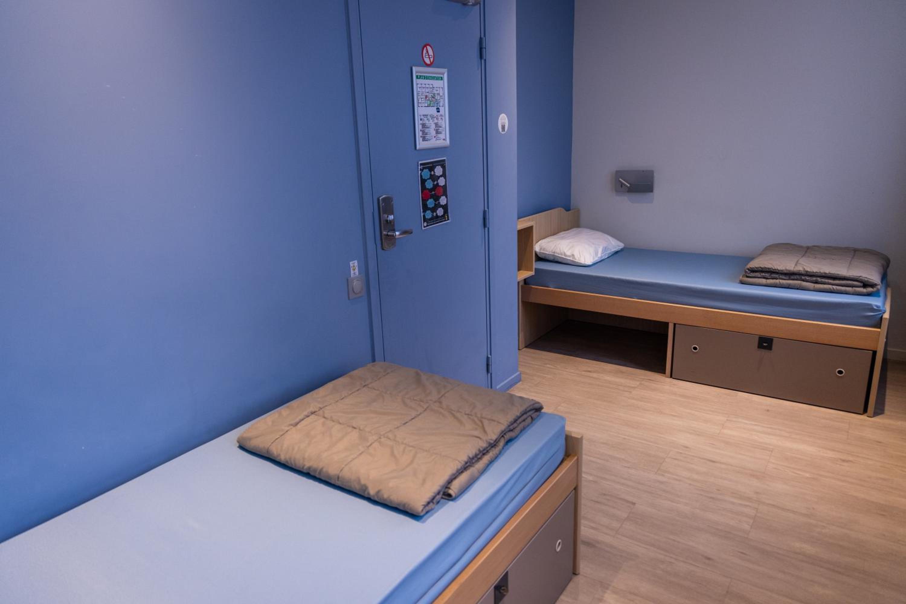 Bunk Bed in 8-Bed Male Dormitory Room photo 3
