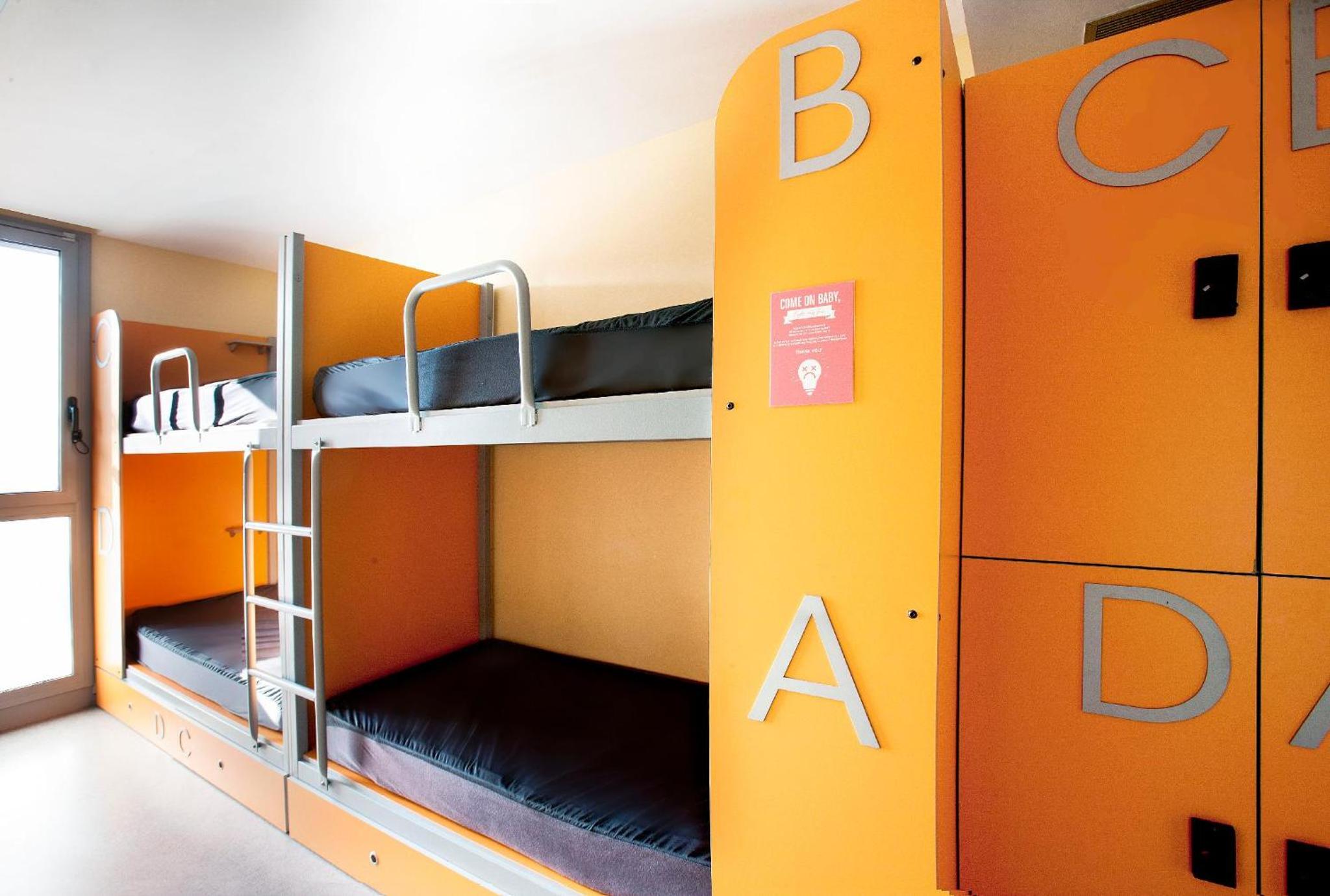 Quadruple room with 2 bunk beds and private bathroom photo 2