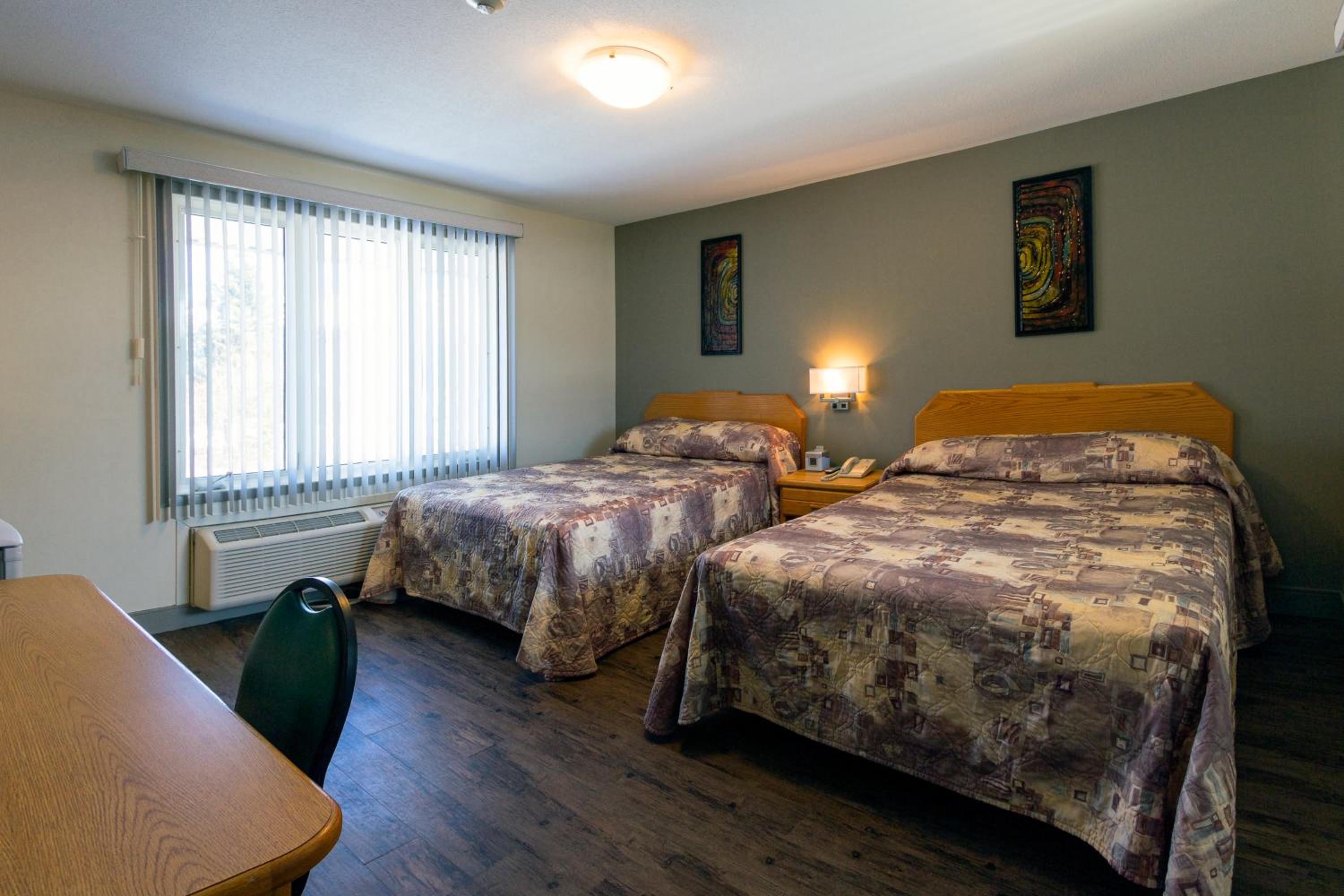 Standard Queen Room with Two Queen Beds photo 1