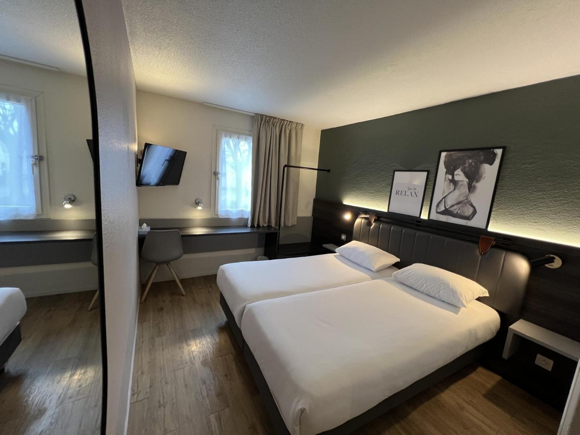 Standard Twin Room - Photo 4