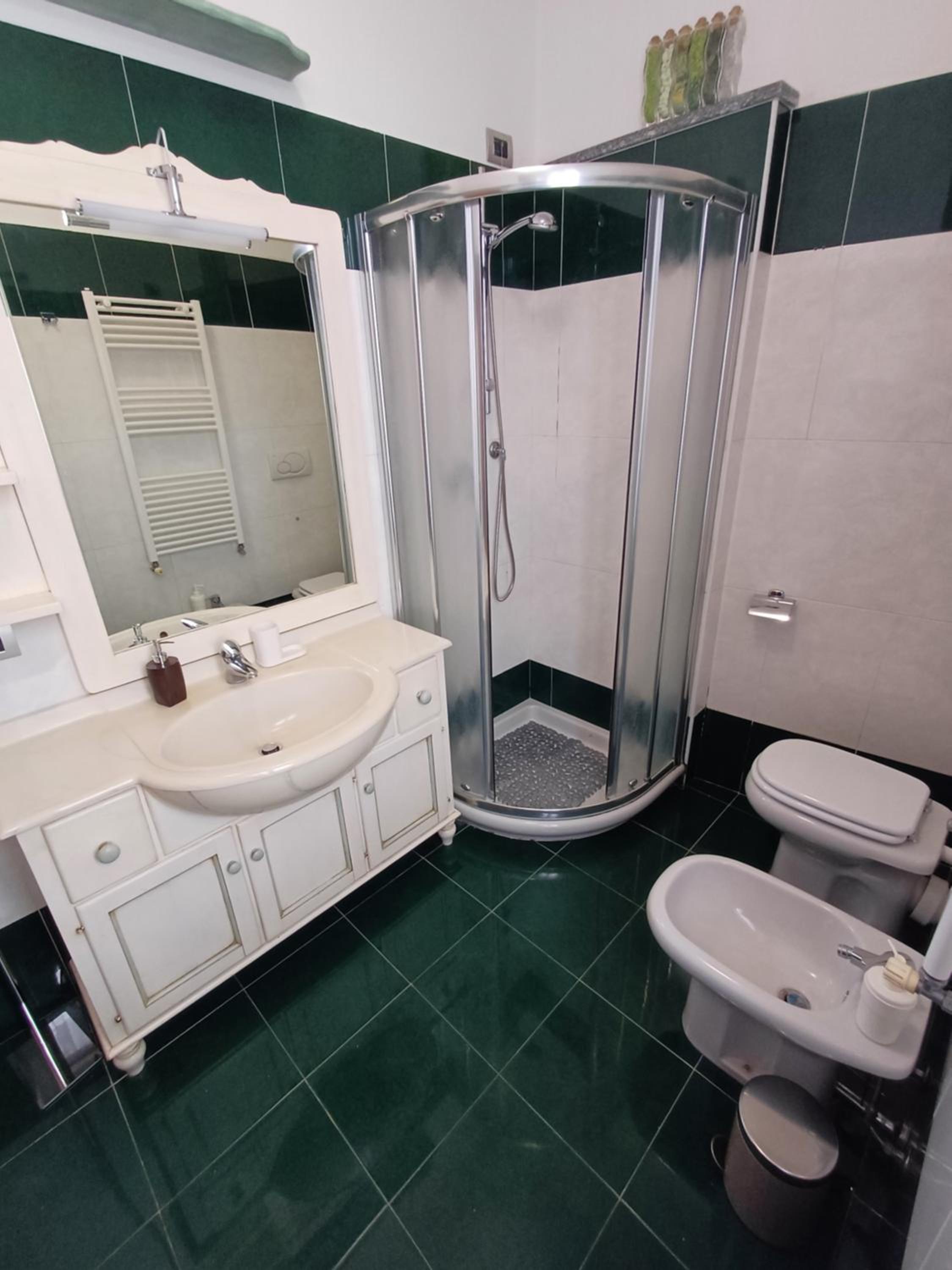 One-Bedroom Apartment - Photo 12
