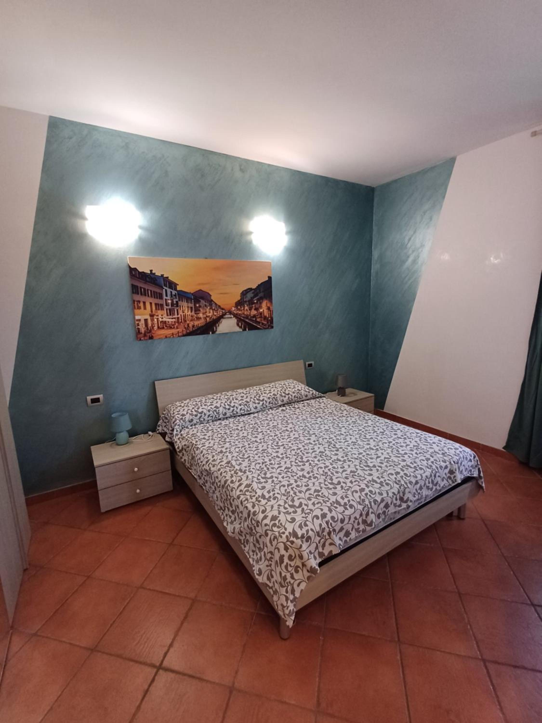 One-Bedroom Apartment - Photo 1