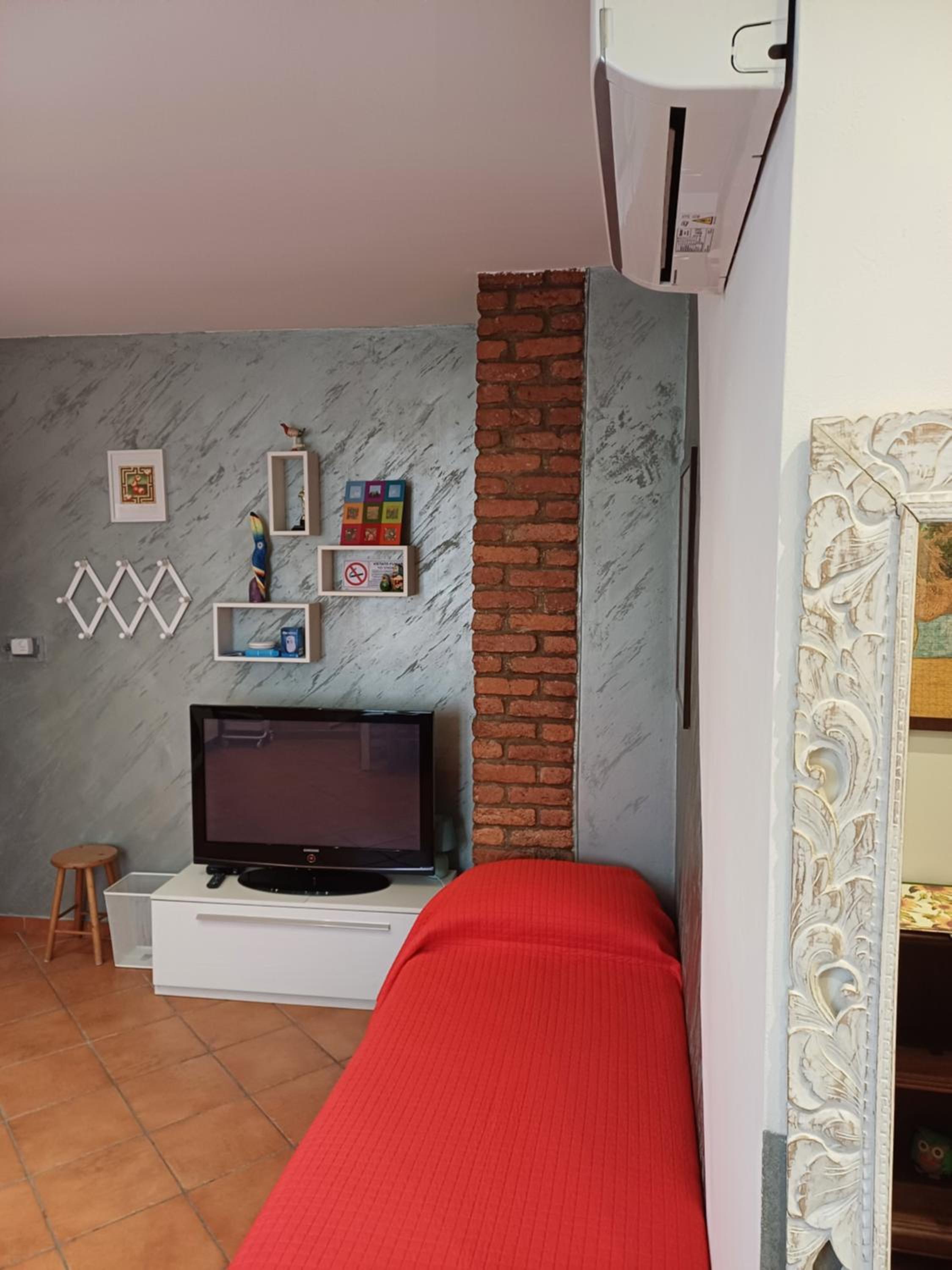One-Bedroom Apartment - Photo 37
