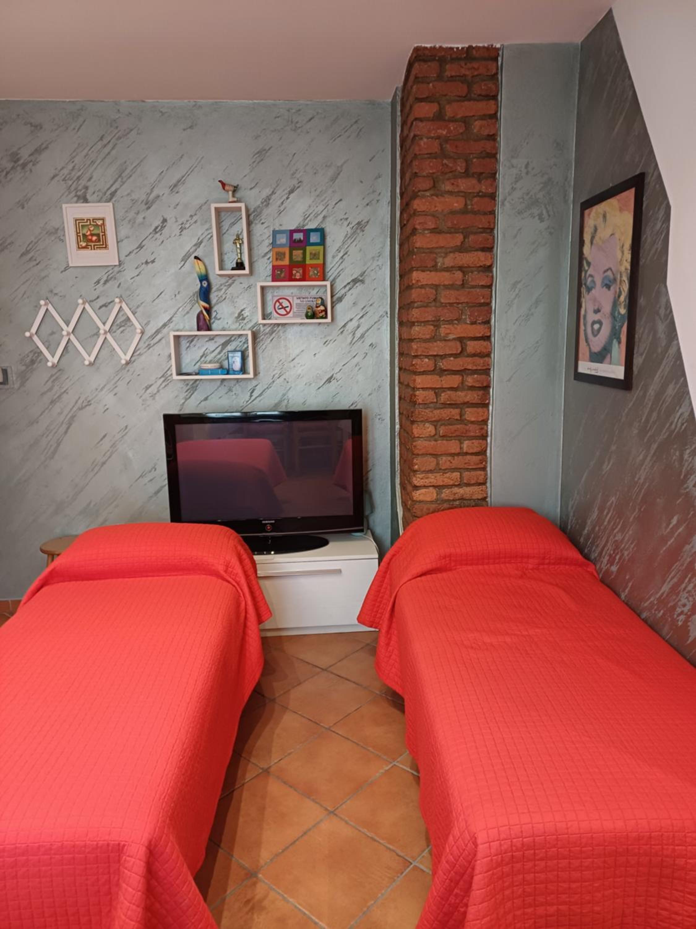 One-Bedroom Apartment - Photo 4