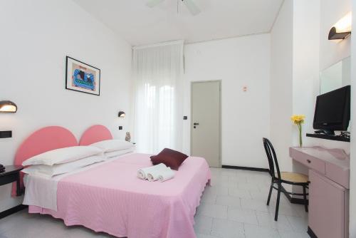 Standard Double or Twin Room with Balcony photo 3