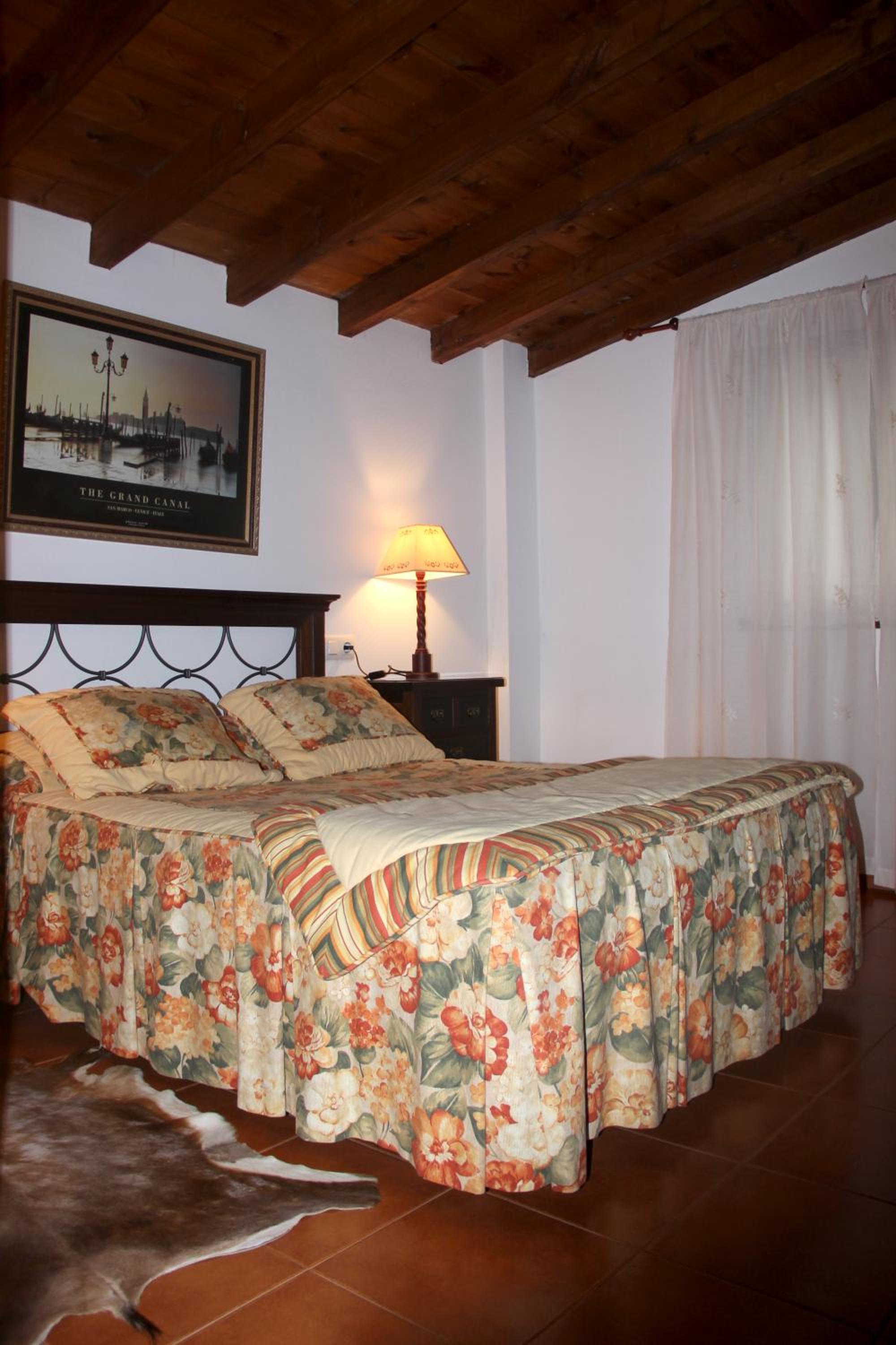 Three-Bedroom House photo 3