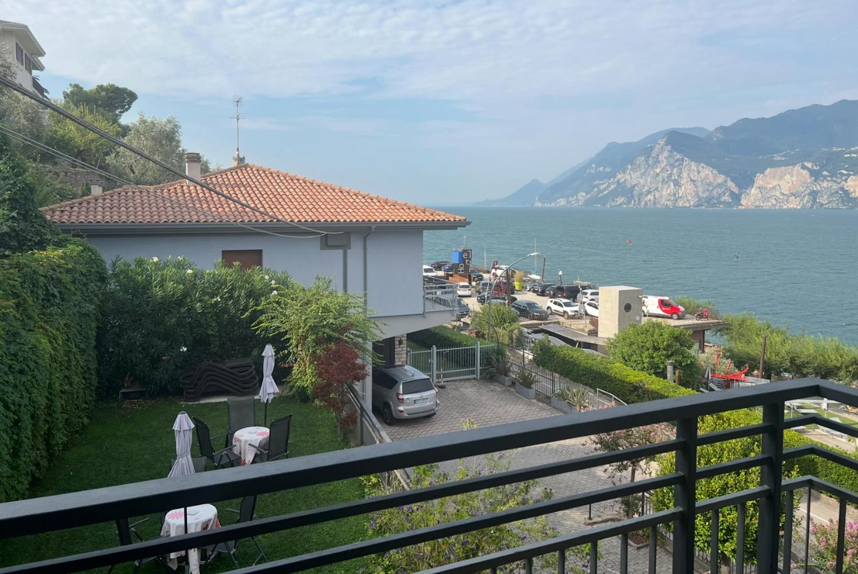 Double or Twin Room with Partial Lake View photo 1