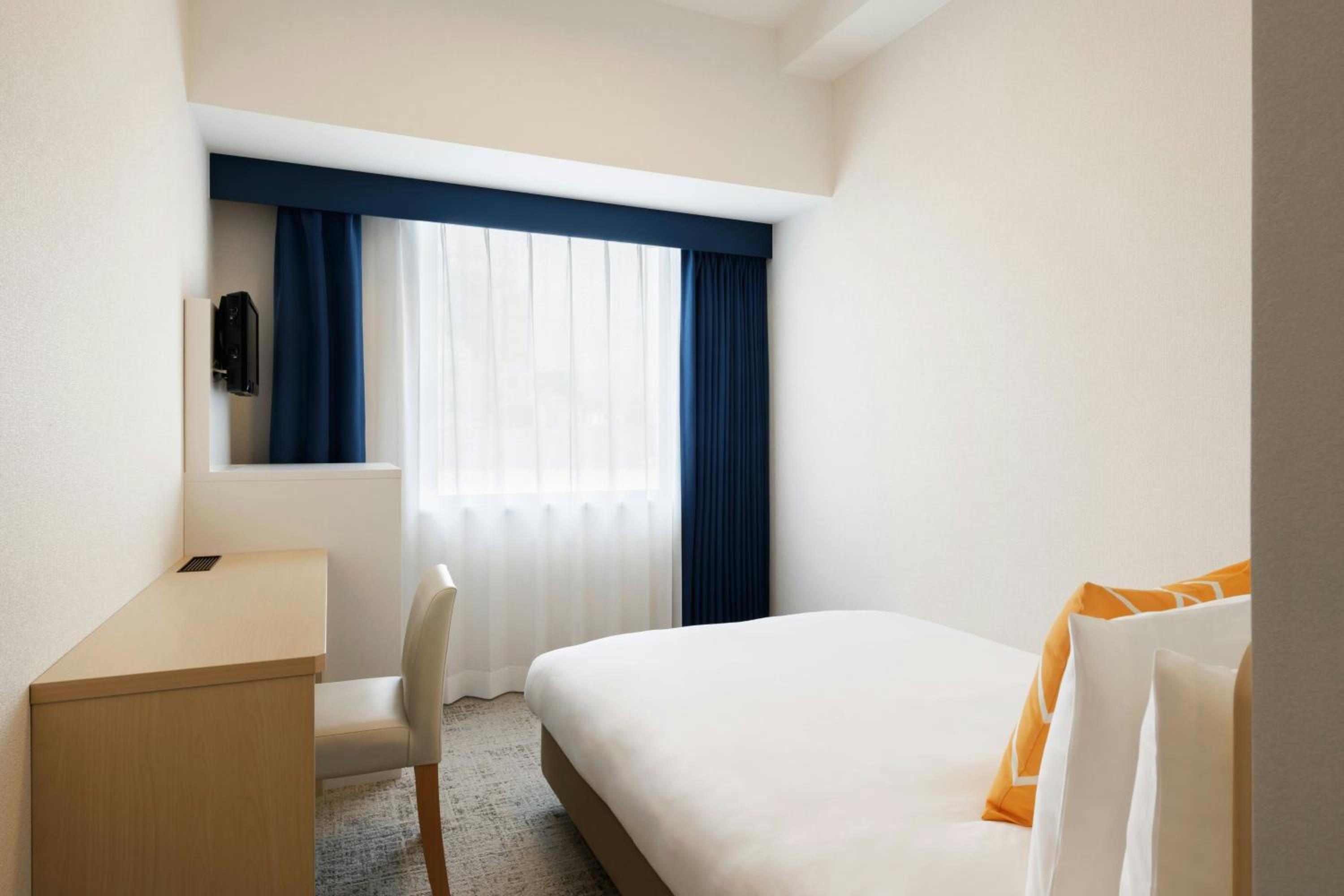 Small Double Room - Non-Smoking - Photo 5