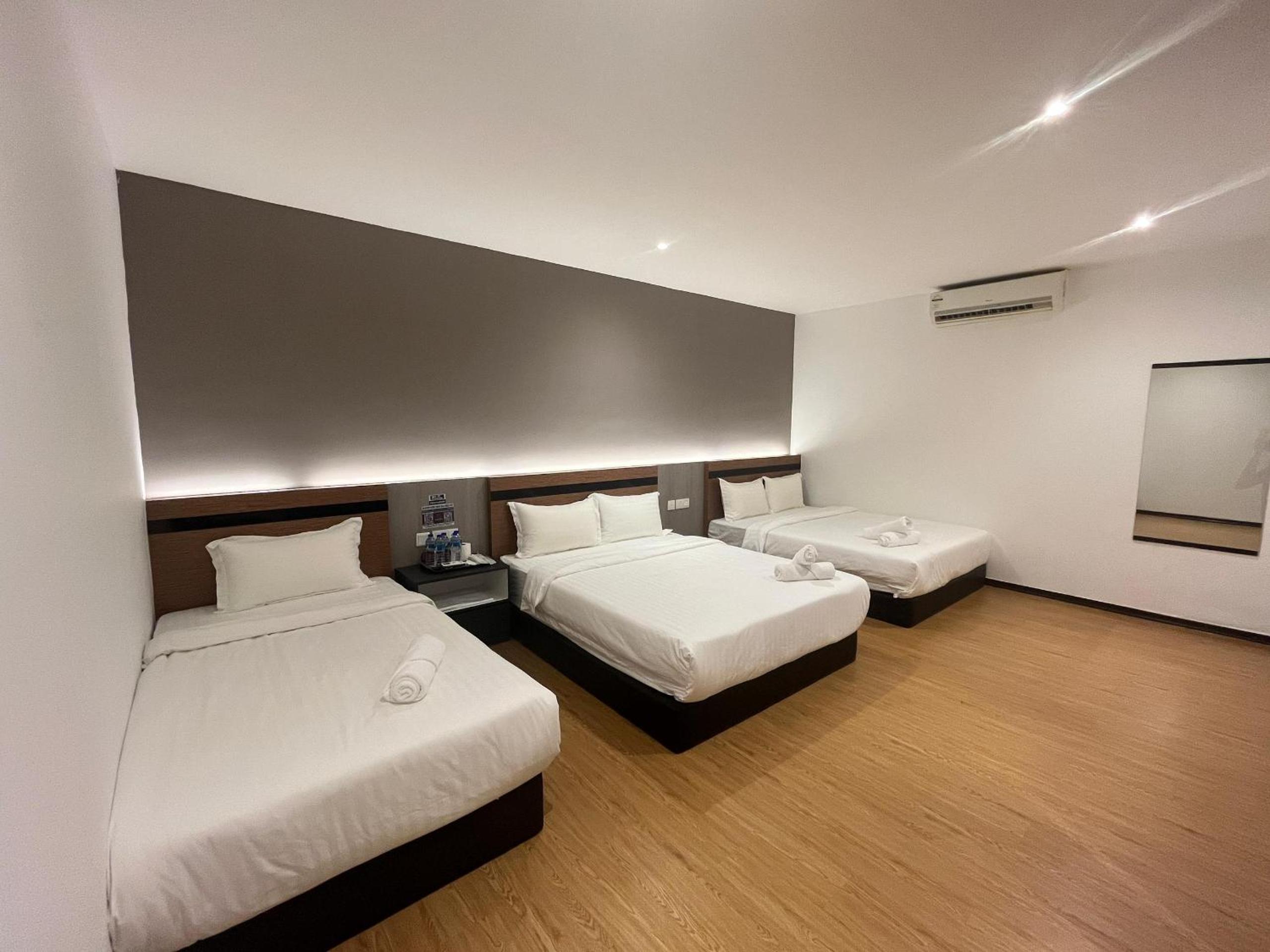 Executive Family Room - Photo 1