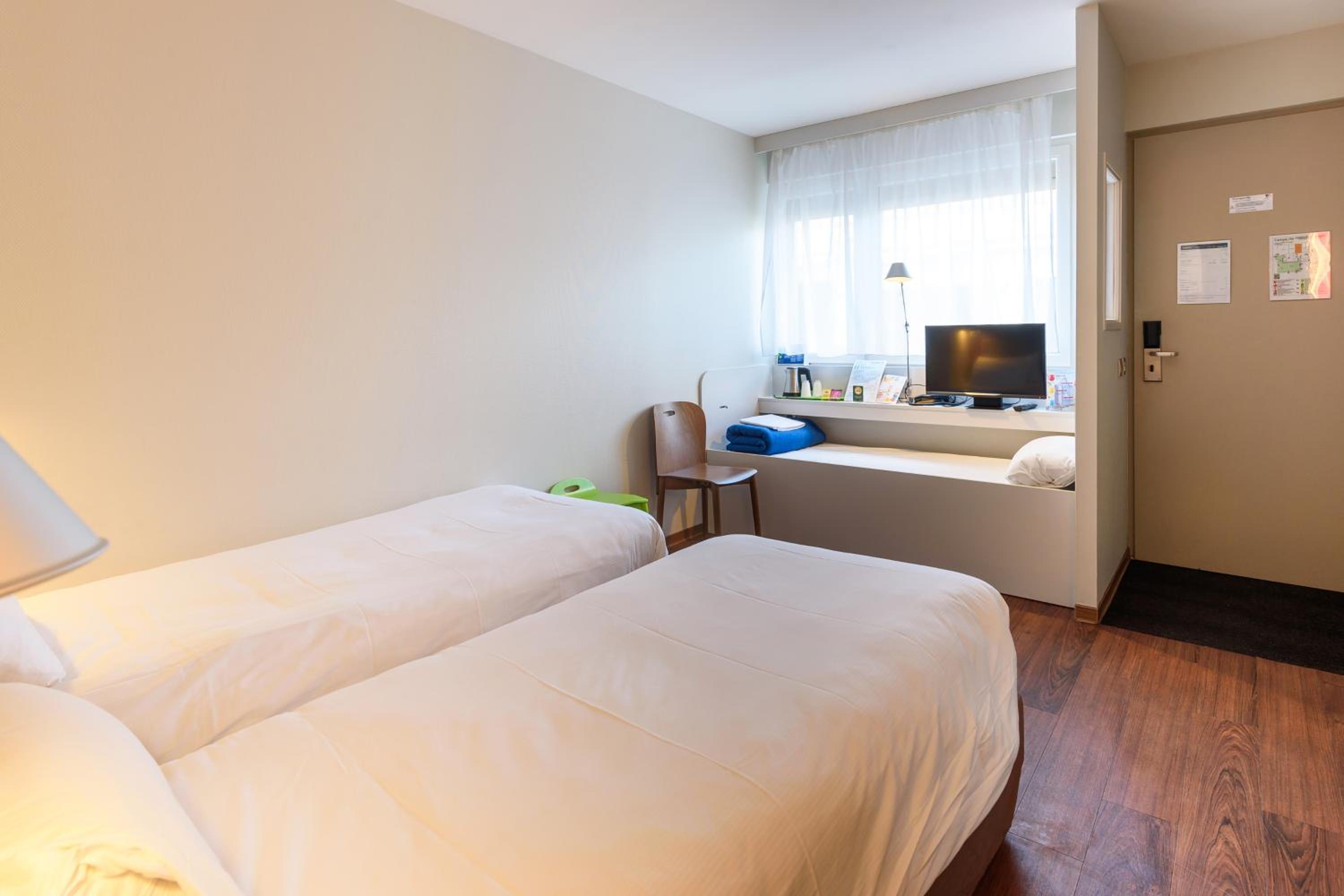 Standard Twin Room with One Single Bed - Up to Ten Years photo 1