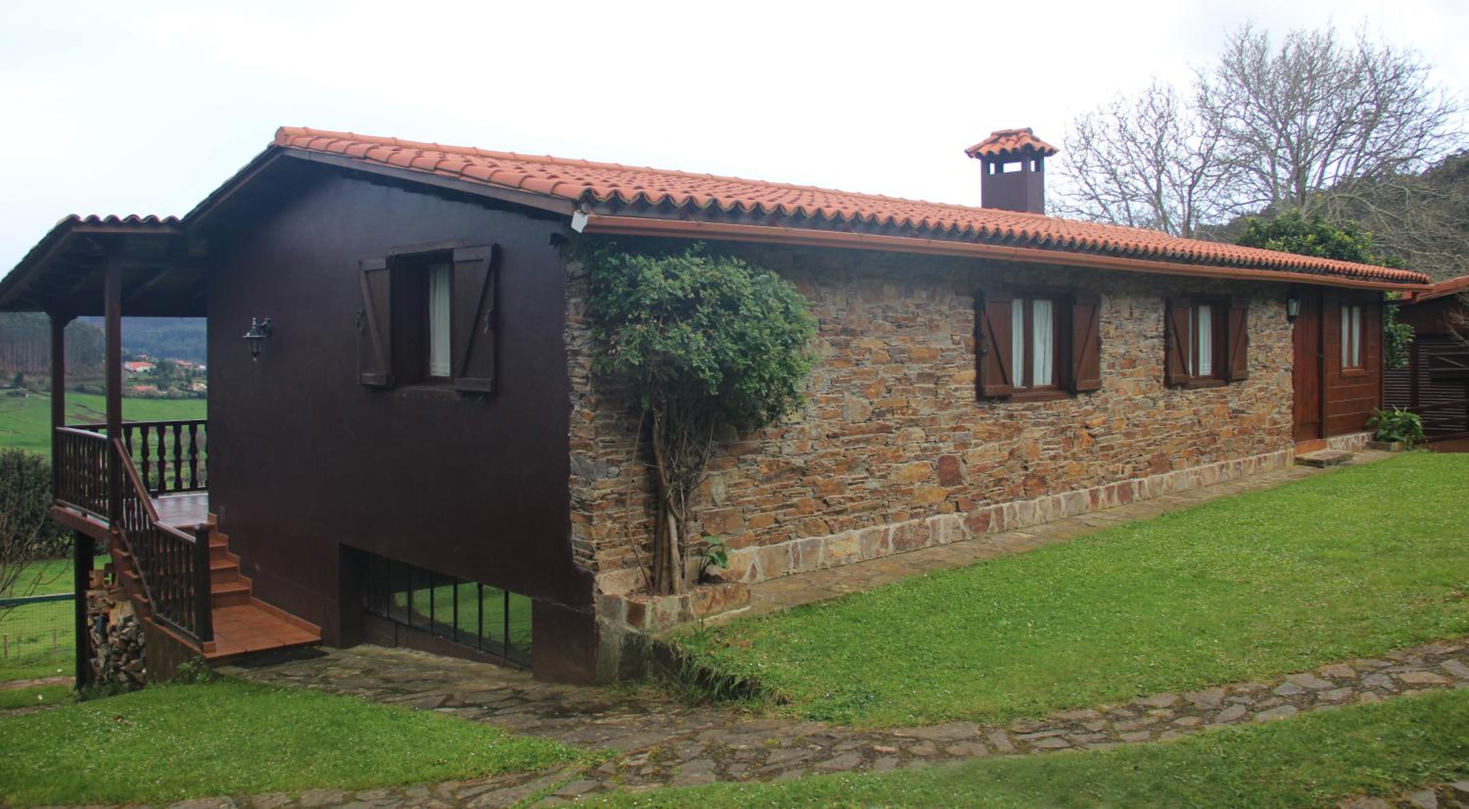 Three-Bedroom House photo 2