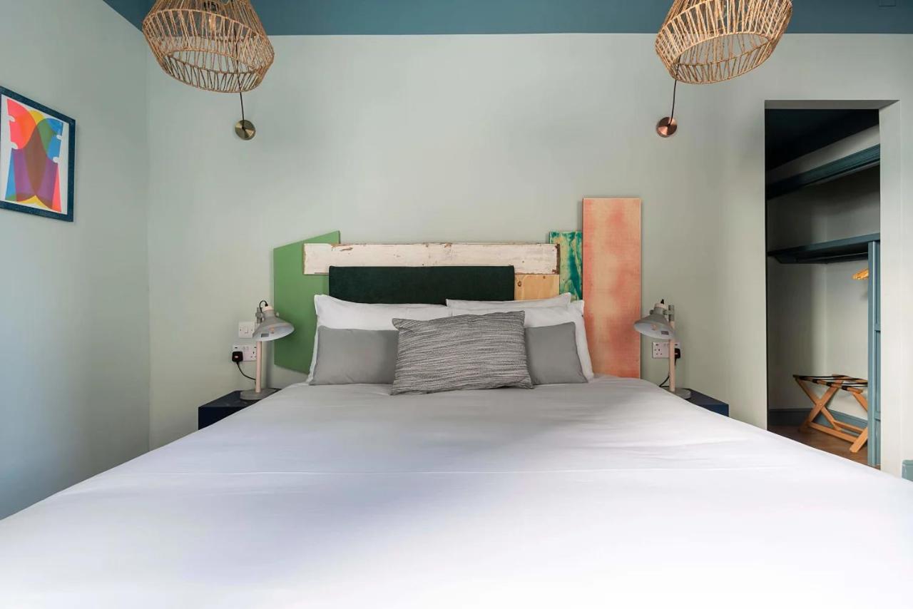 Standard Double & Single Bed Room